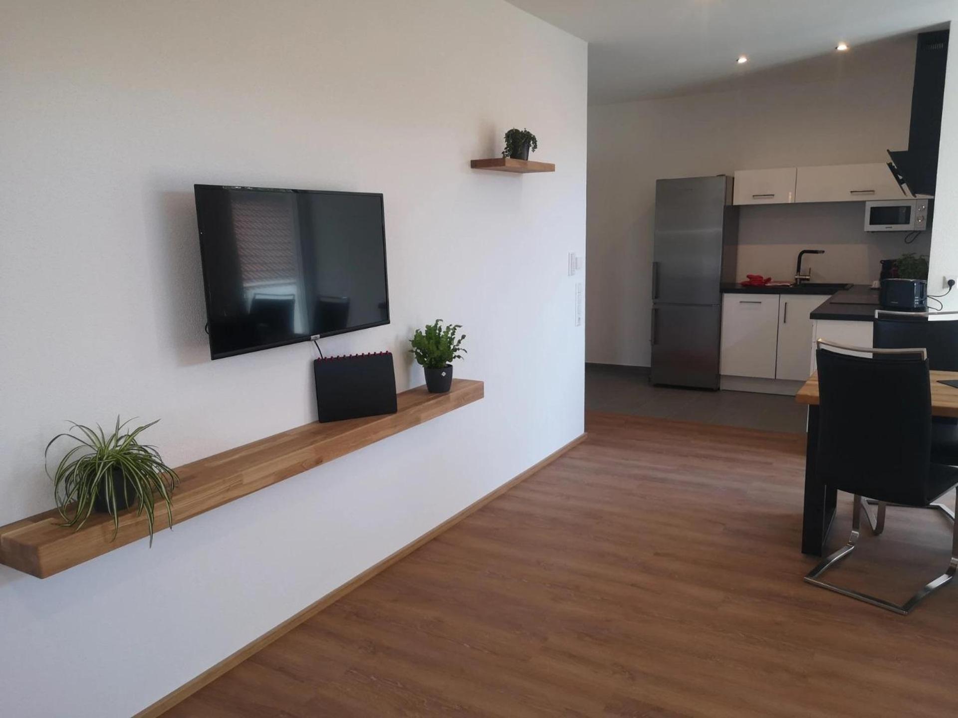 Two-Bedroom Apartment with Bath photo 3
