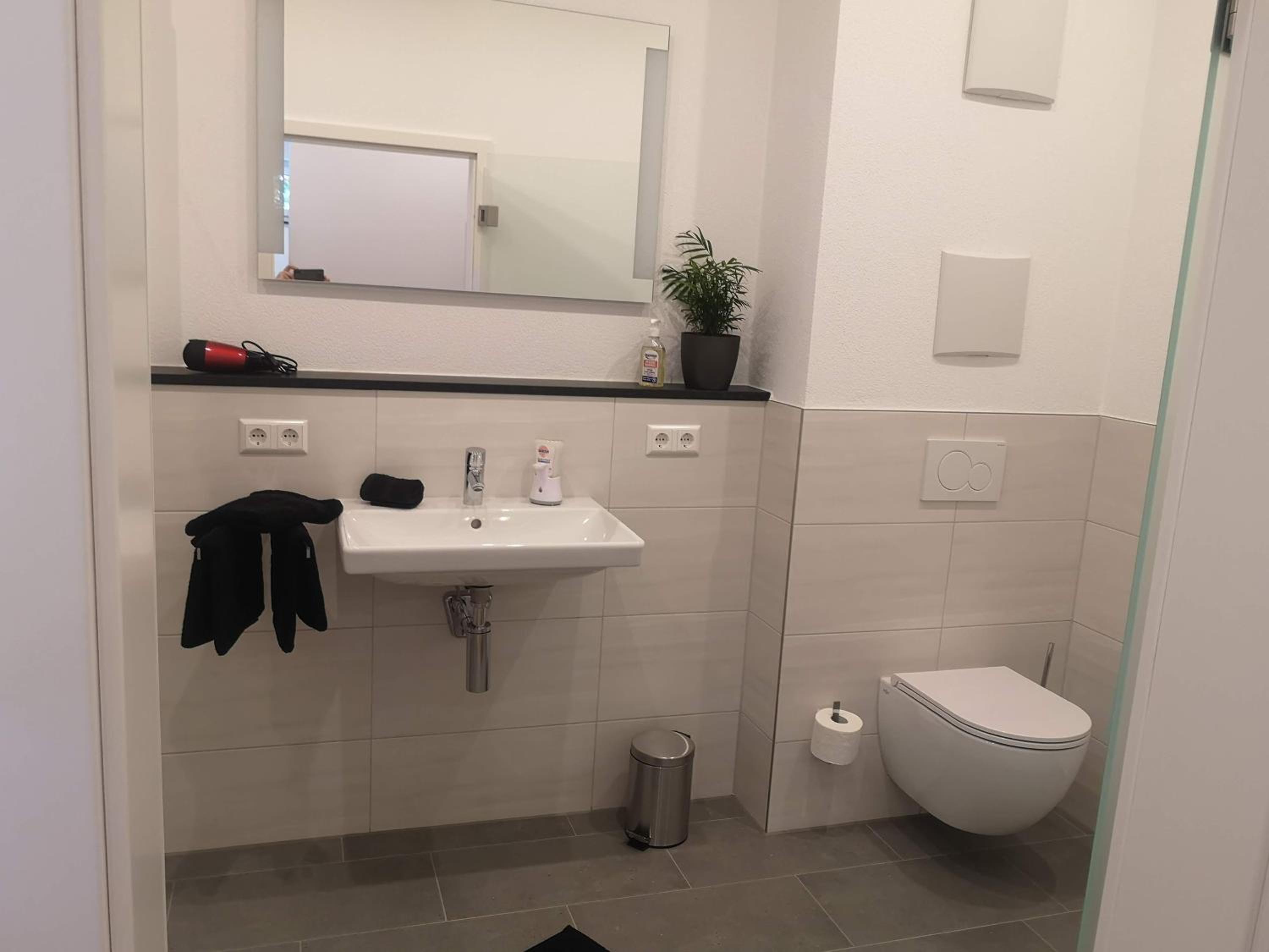 Two-Bedroom Apartment with Bath photo 2