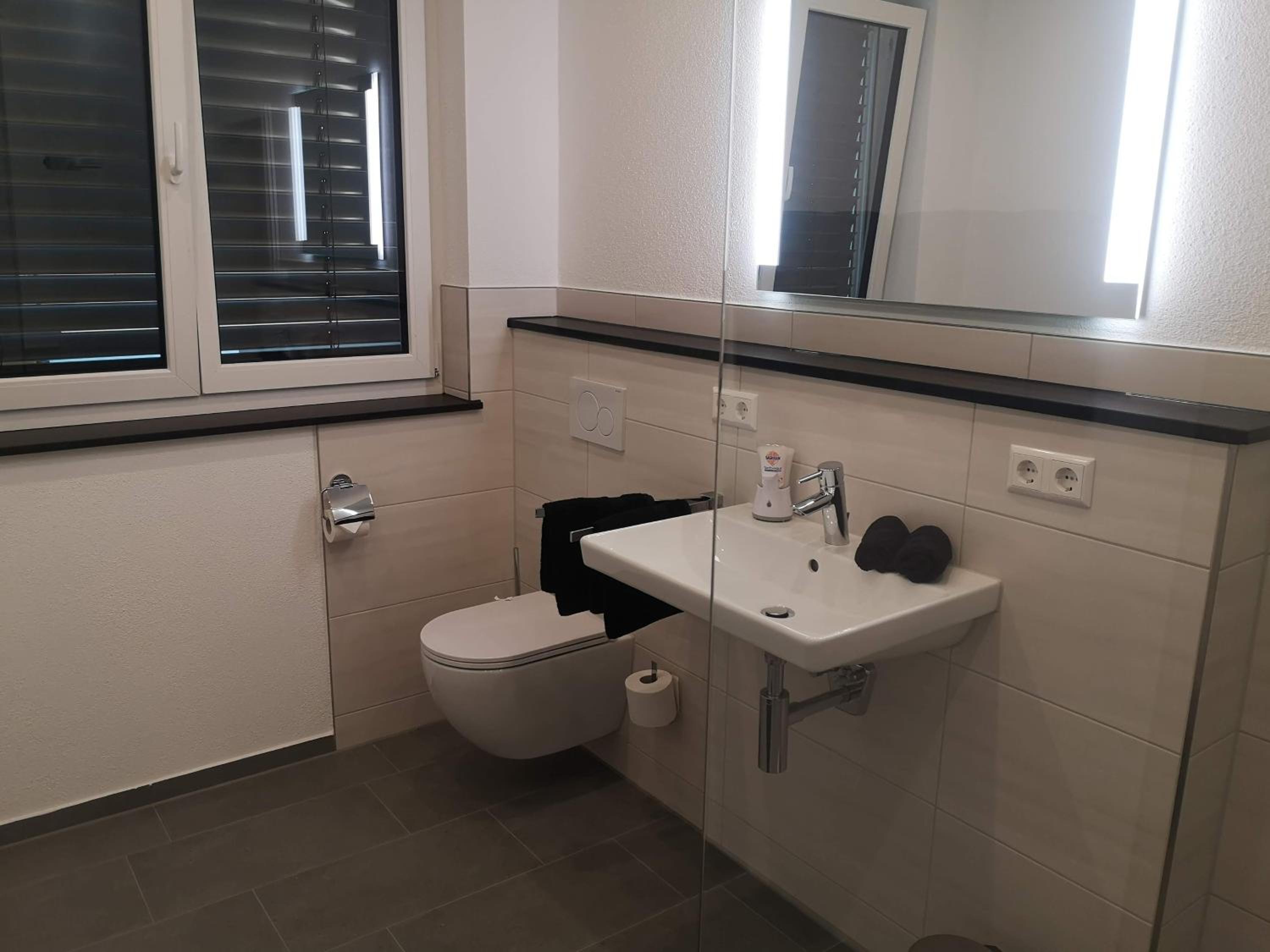 Two-Bedroom Apartment with Bathroom photo 3
