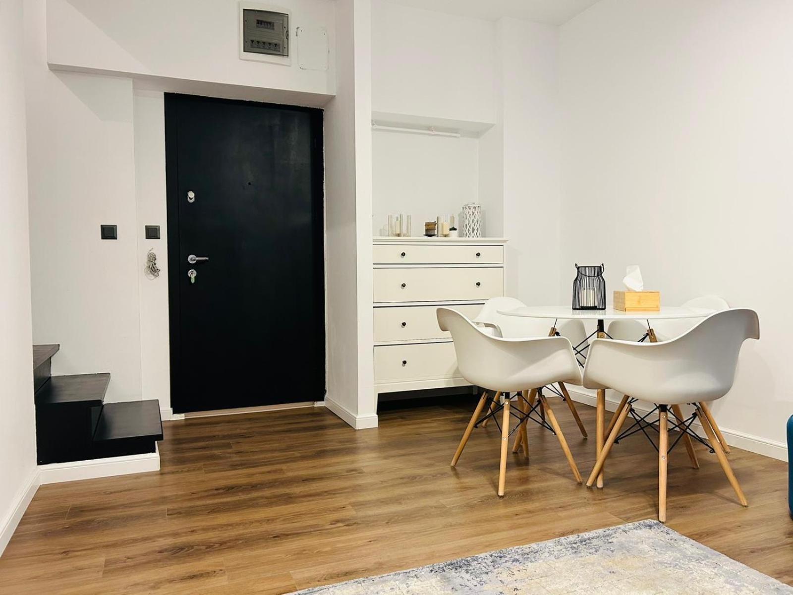 One-Bedroom Apartment - Photo 7