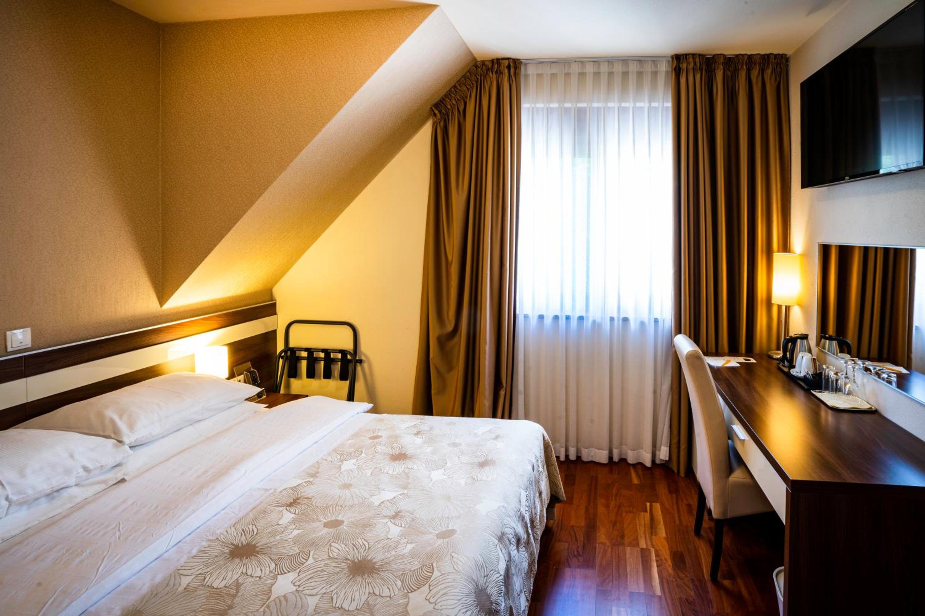 Economy Double Room photo 1