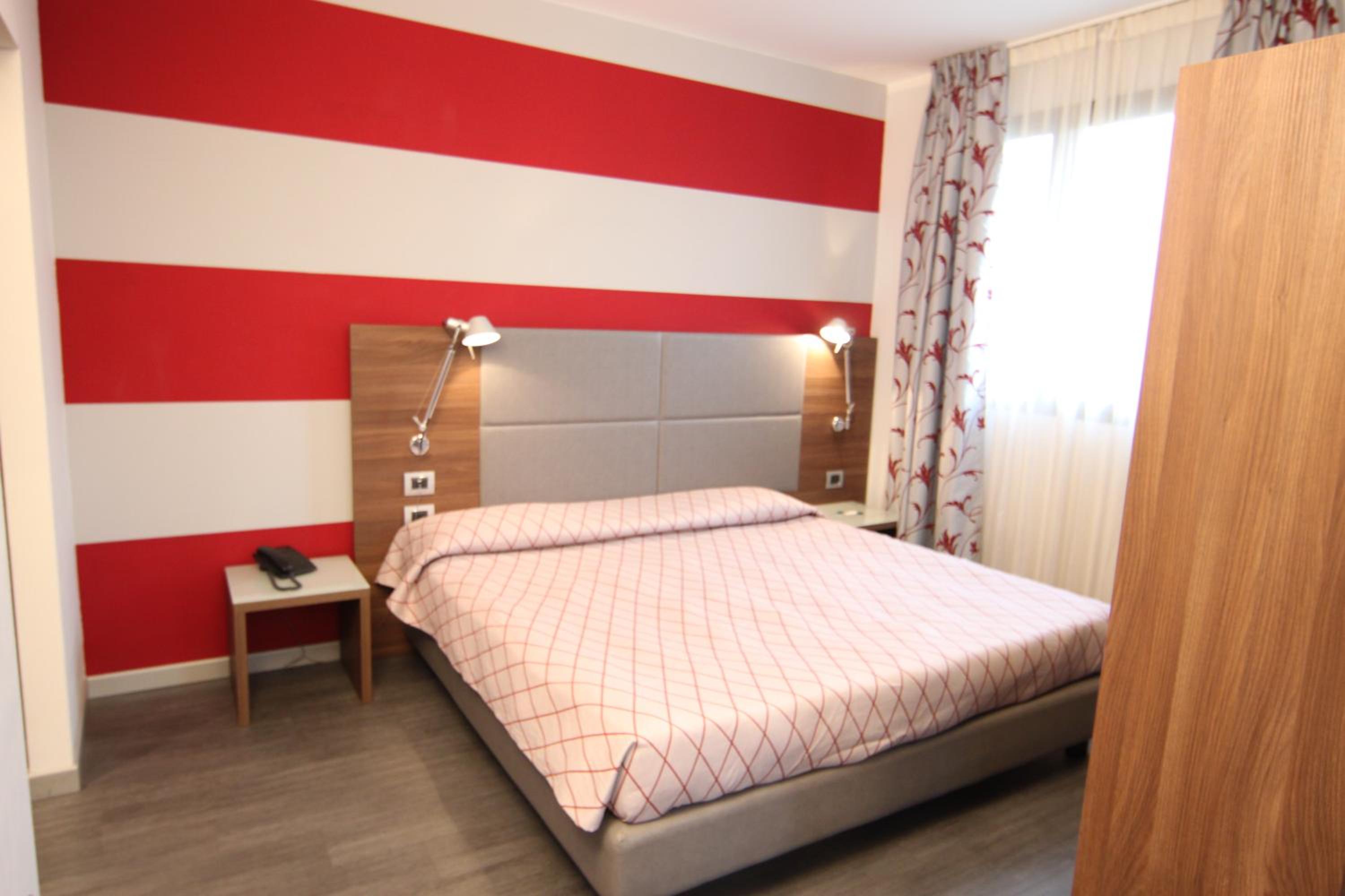 Double Room - Photo 6