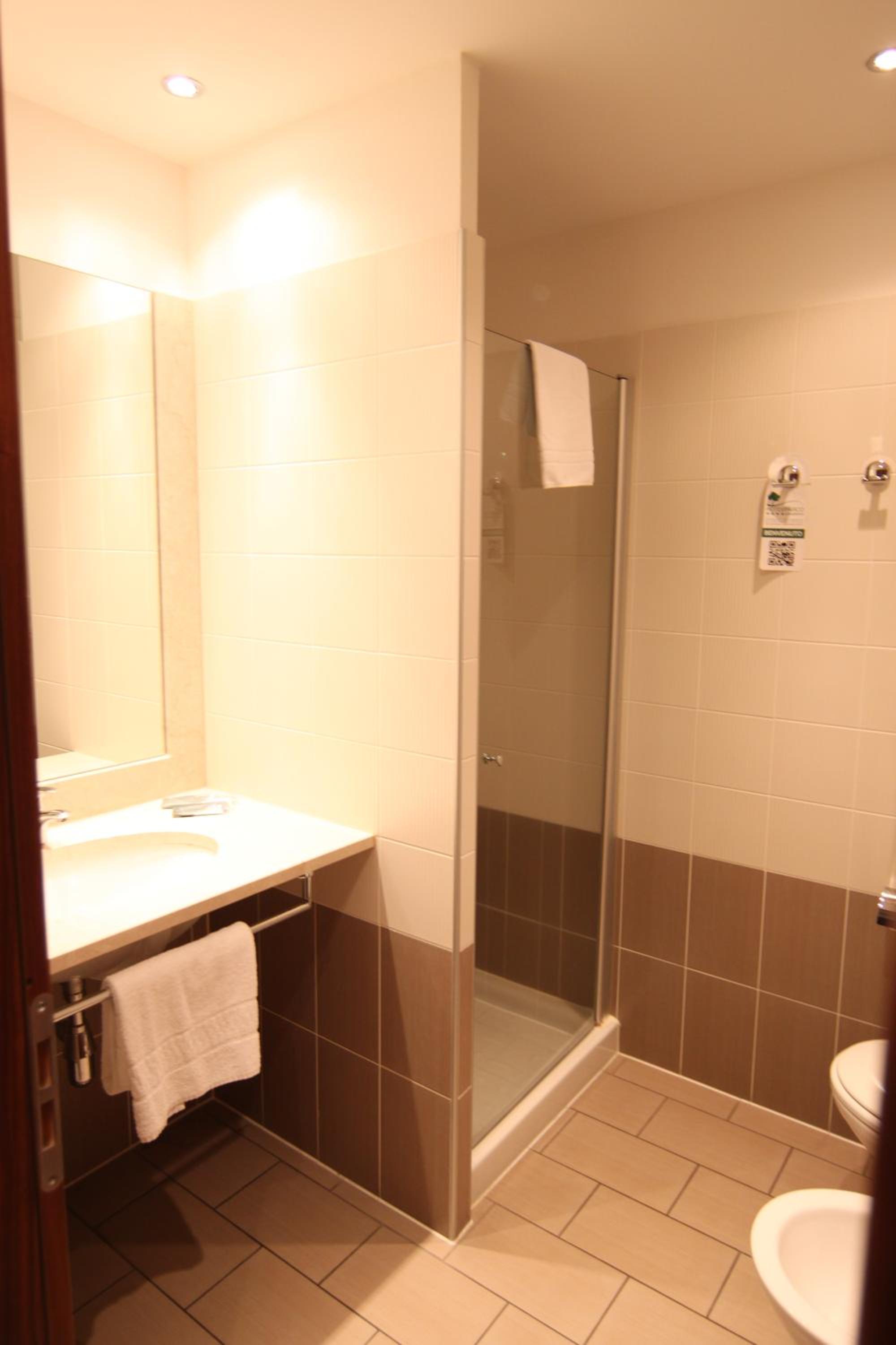 Double Room - Photo 8