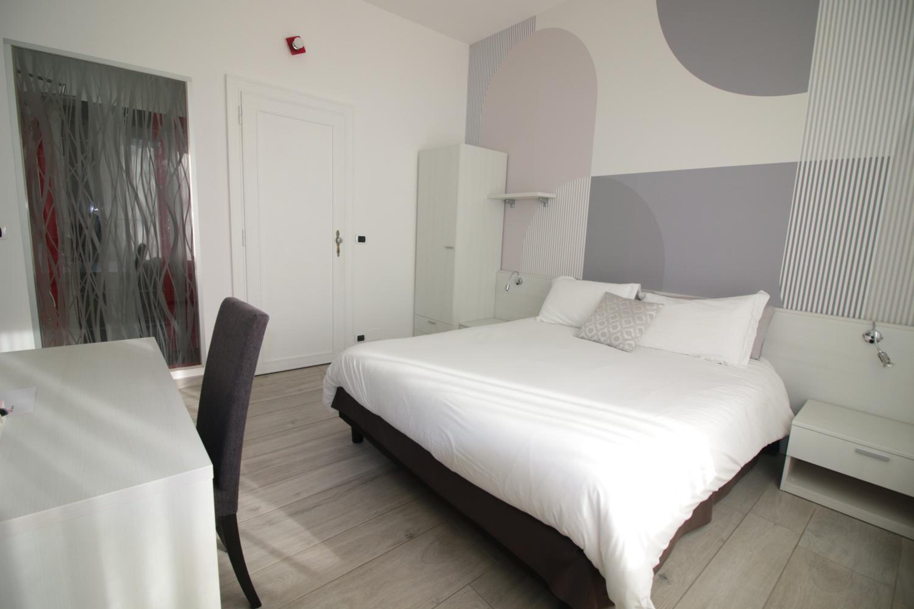 Deluxe Double Room with Bath photo 3