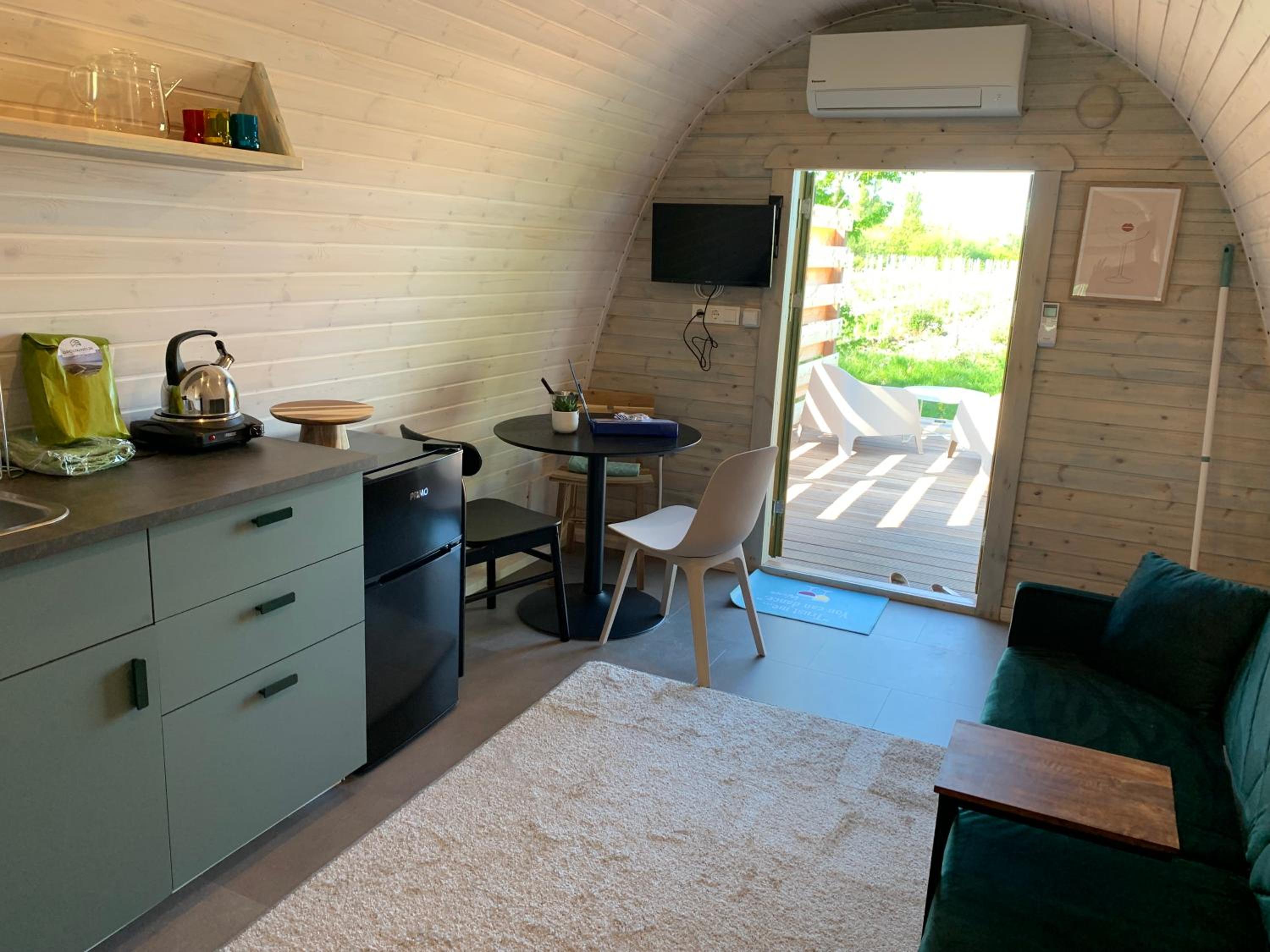 One-Bedroom House photo 1