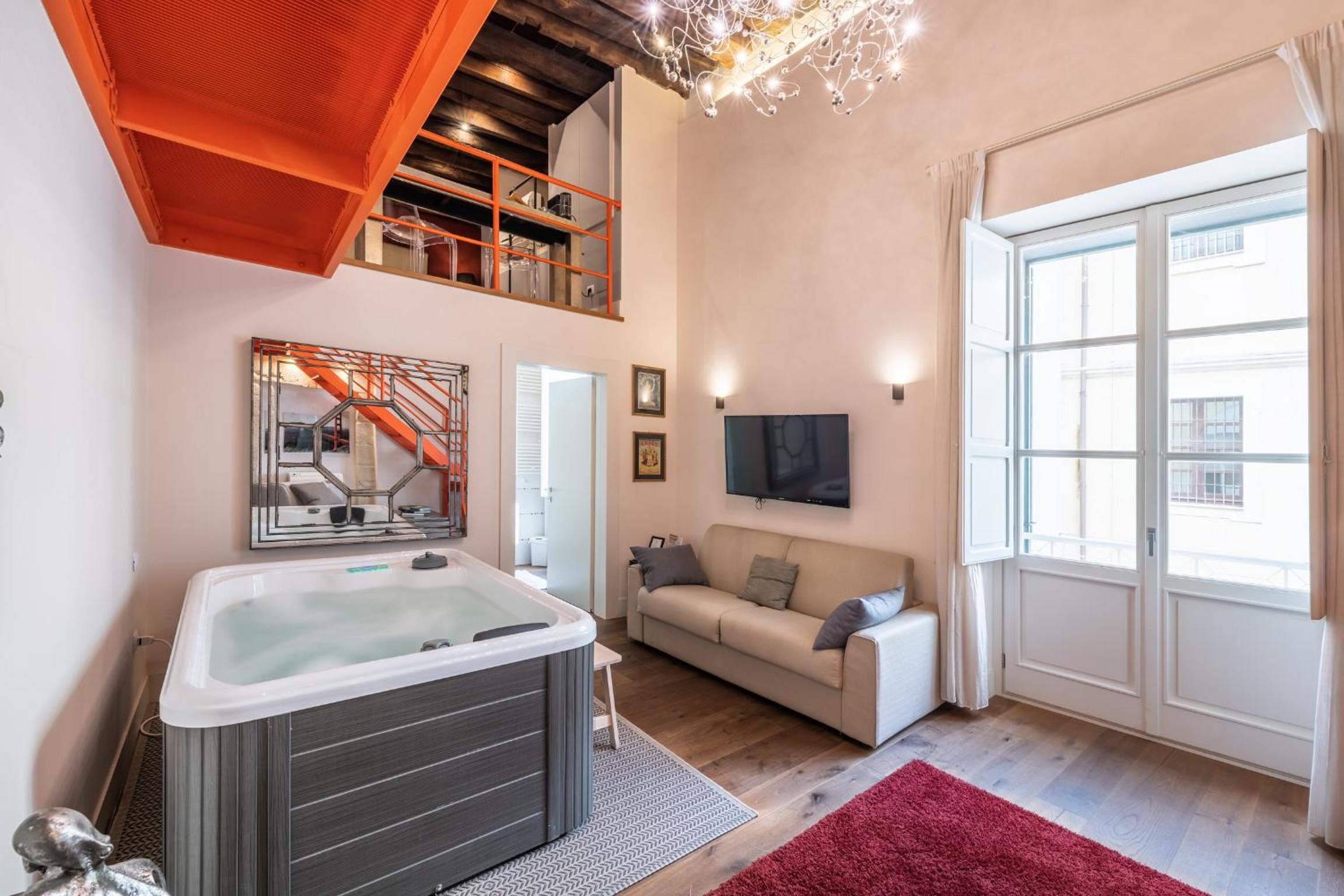 Suite with Hot Tub photo 1