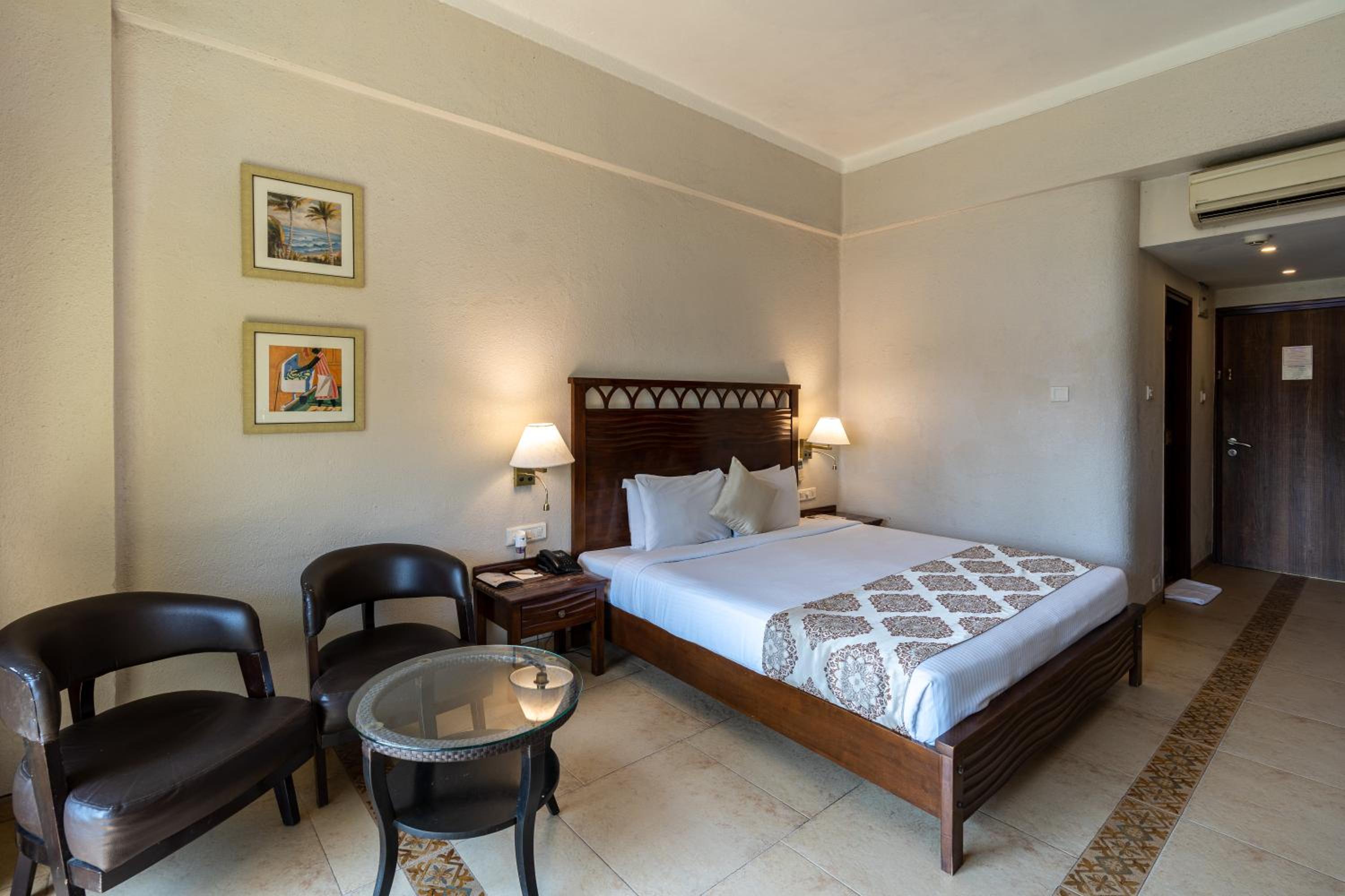 Deluxe Room with Free Airport Pickup and Drop-off - 9am to 6pm