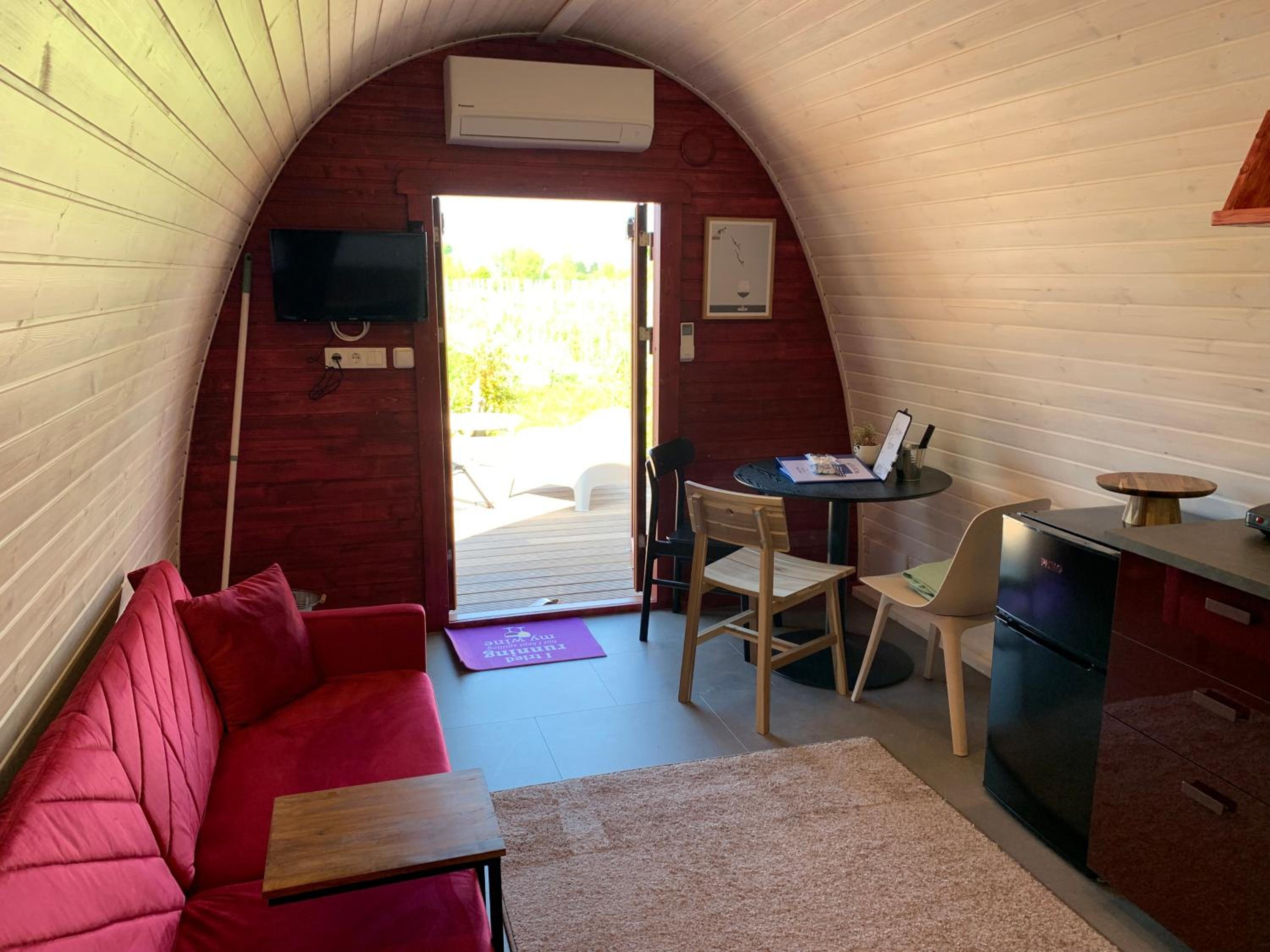 One-Bedroom House photo 1