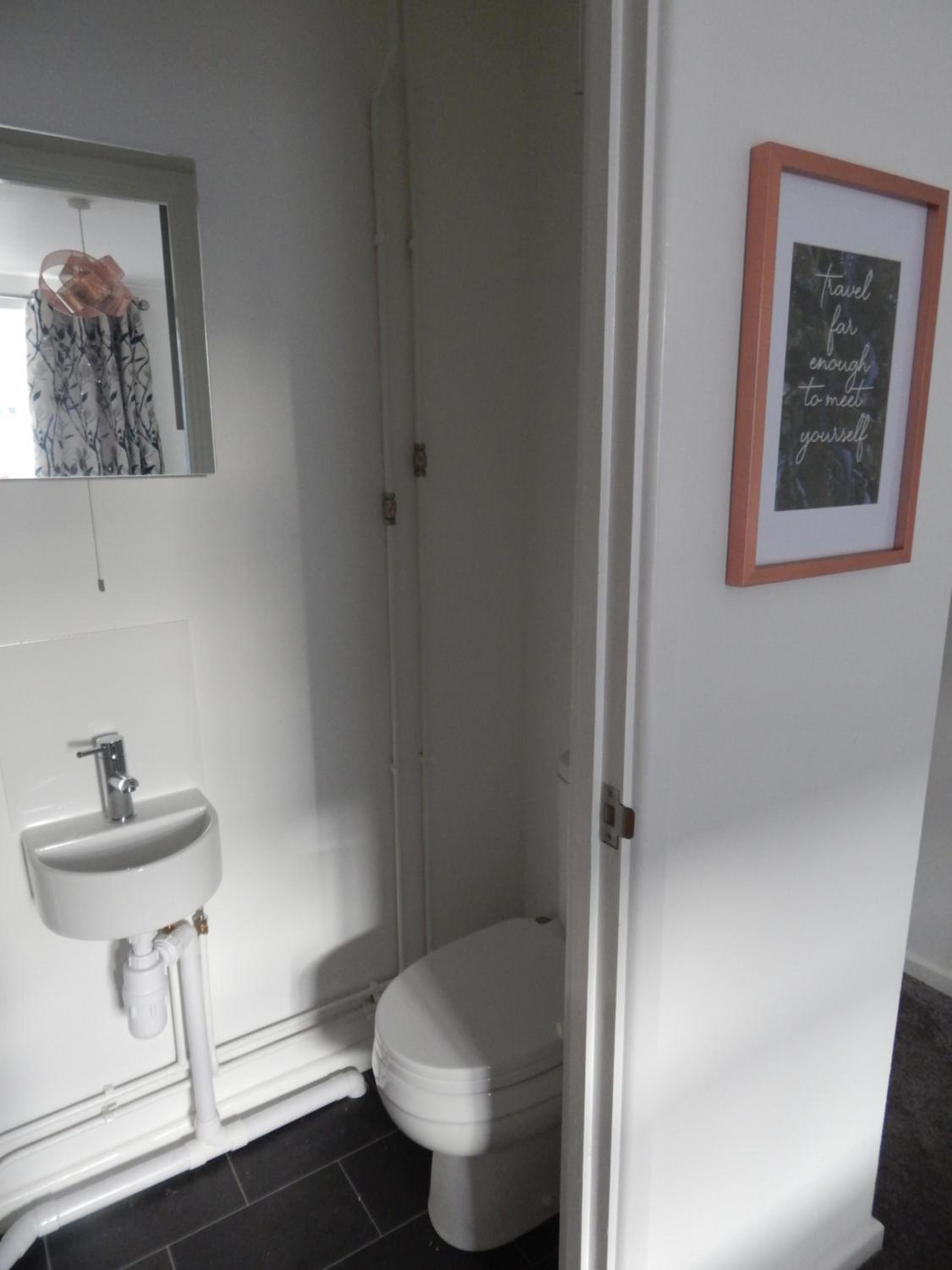 Deluxe Double Room with Shower photo 3