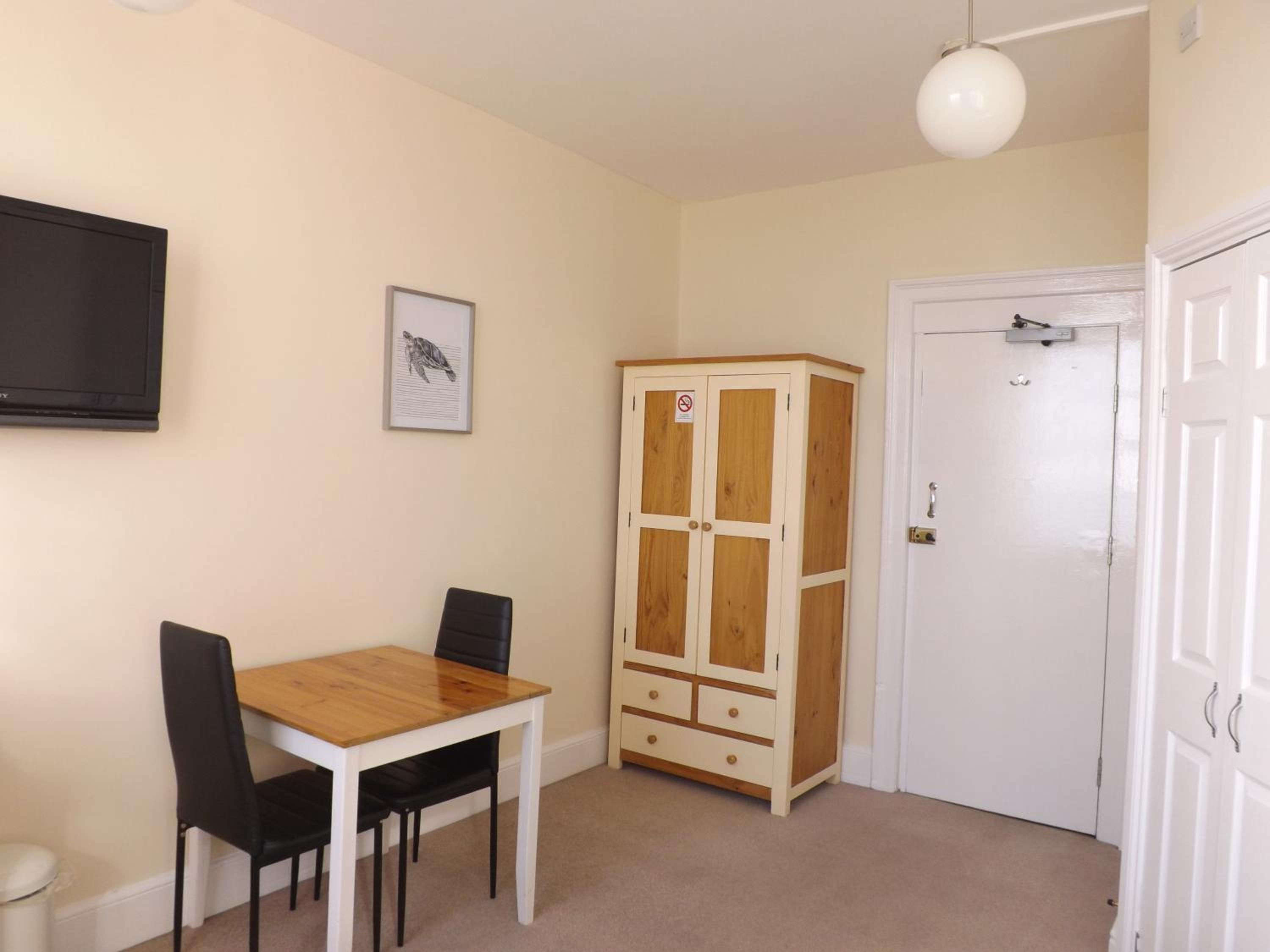 Large Double Room with Sea View - Photo 4