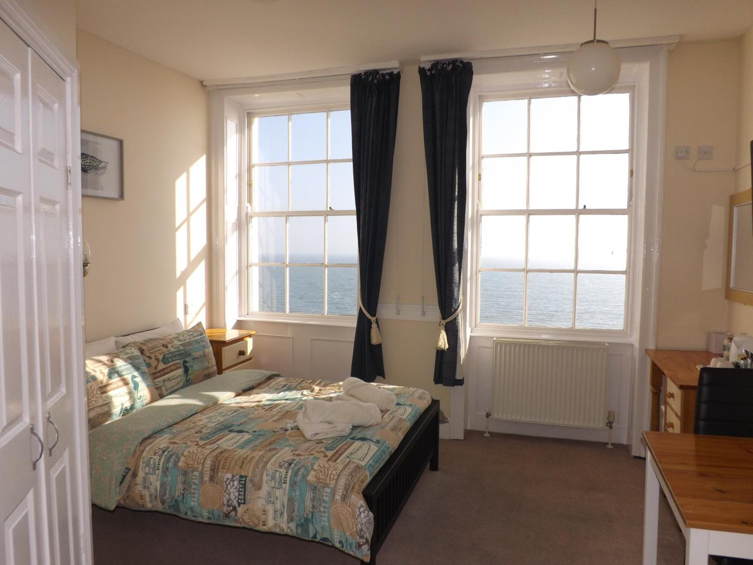 Large Double Room with Sea View - Photo 1