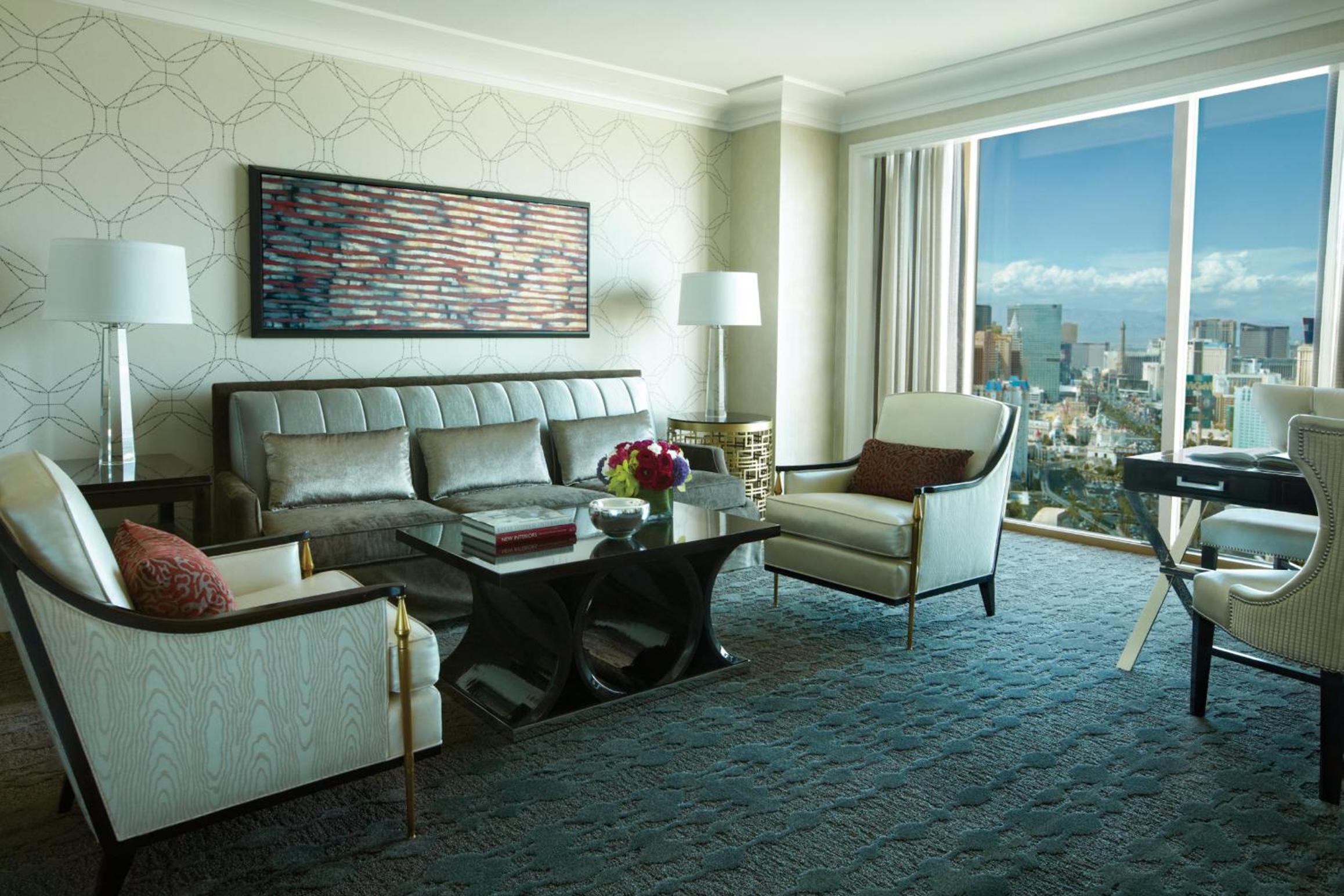 One-Bedroom Suite with Strip View - Disability Access - Photo 4