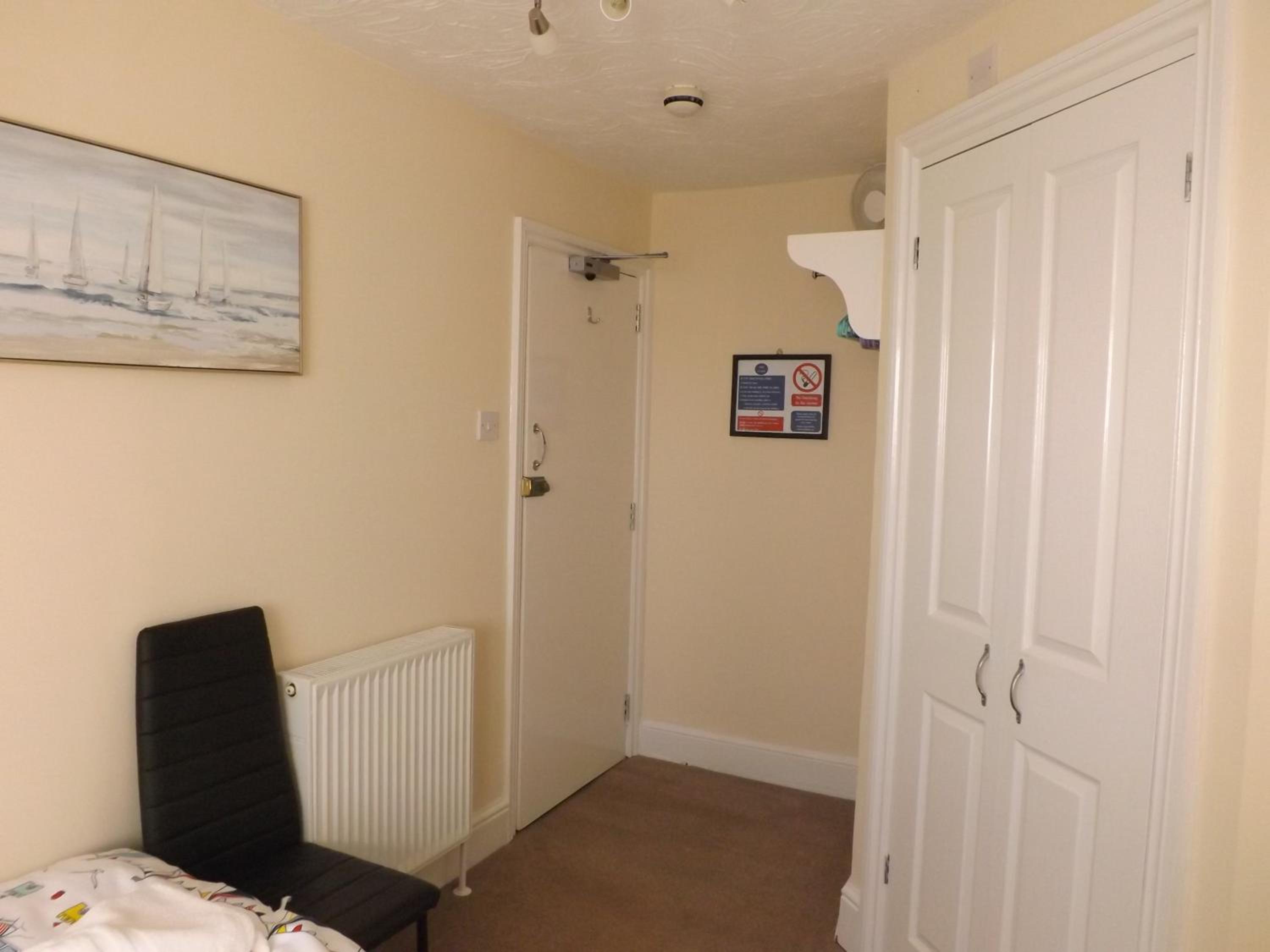 Twin Attic Room - Sea View - Stair access only. - Photo 3