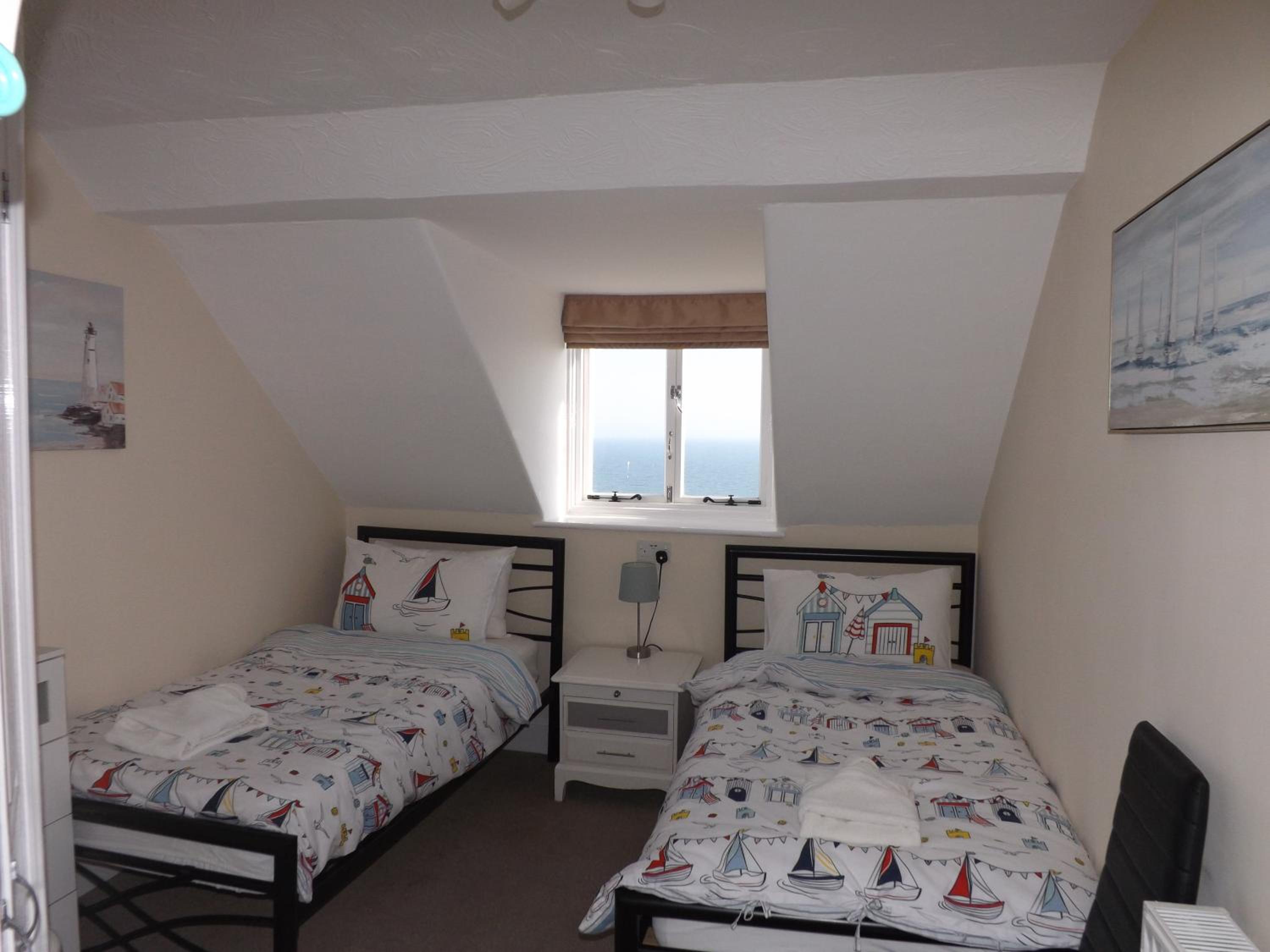 Twin Attic Room - Sea View - Stair access only. - Photo 2