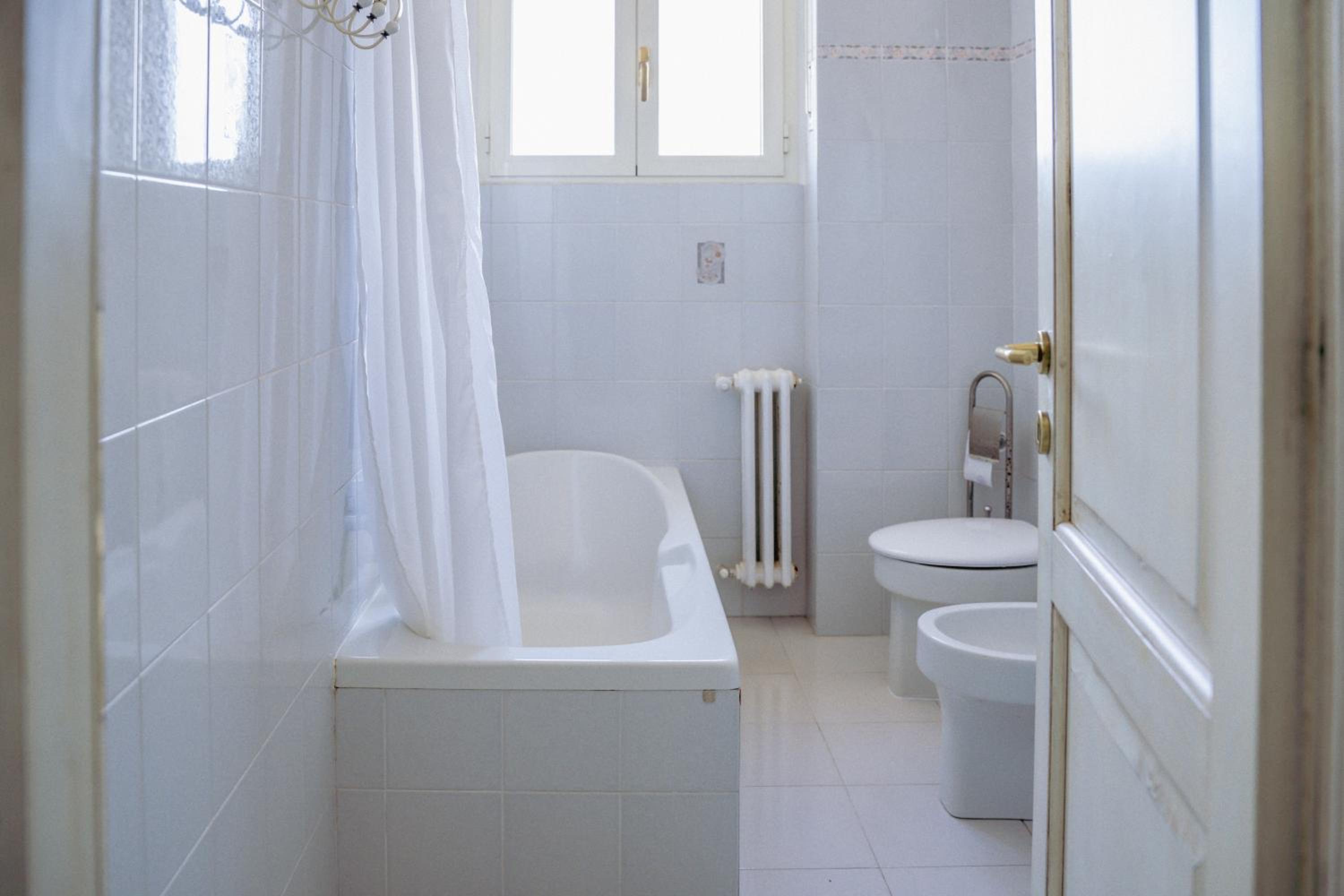 Double Room with Private Bathroom - Photo 4