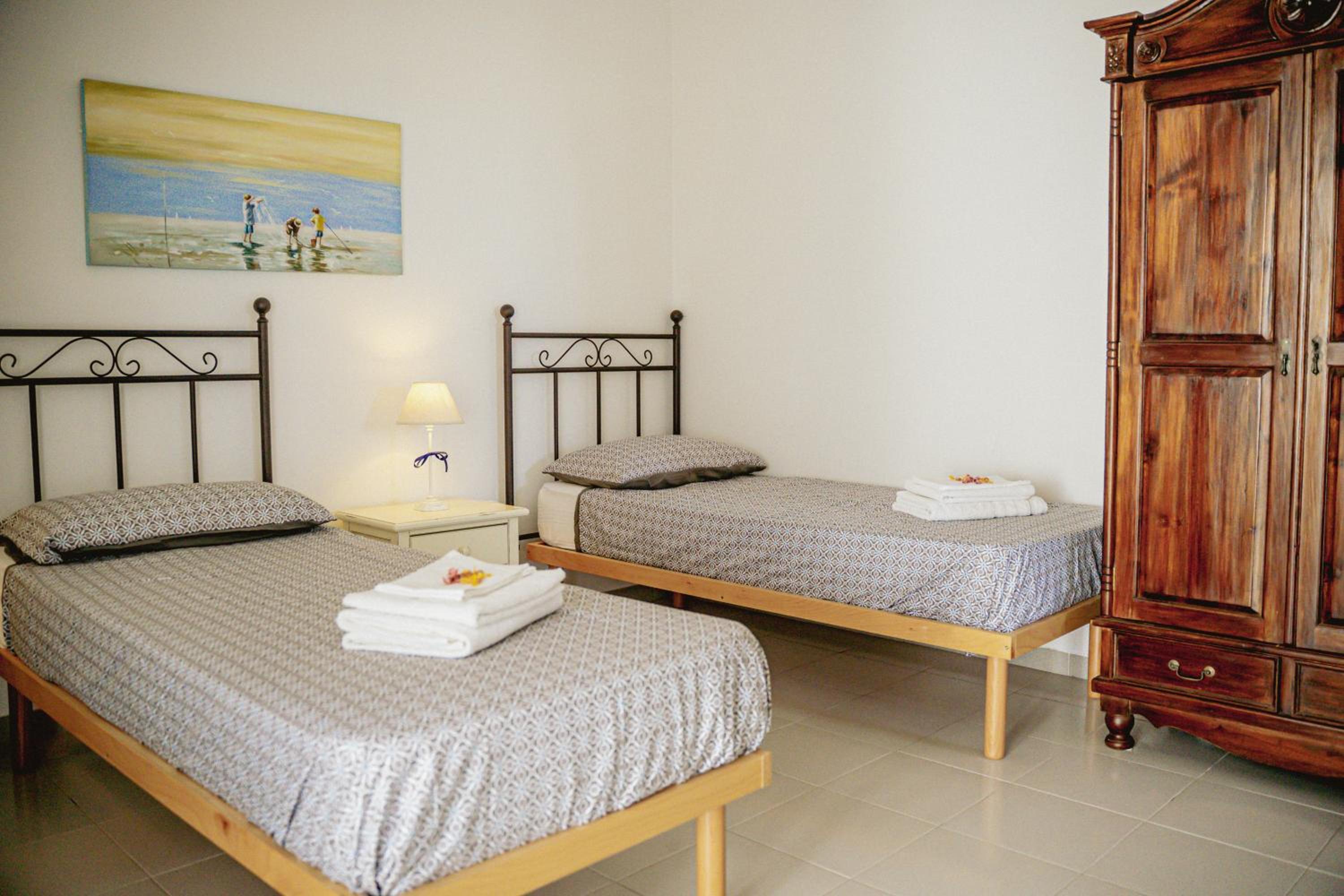 Double or Twin Room with Shared Bathroom photo 1