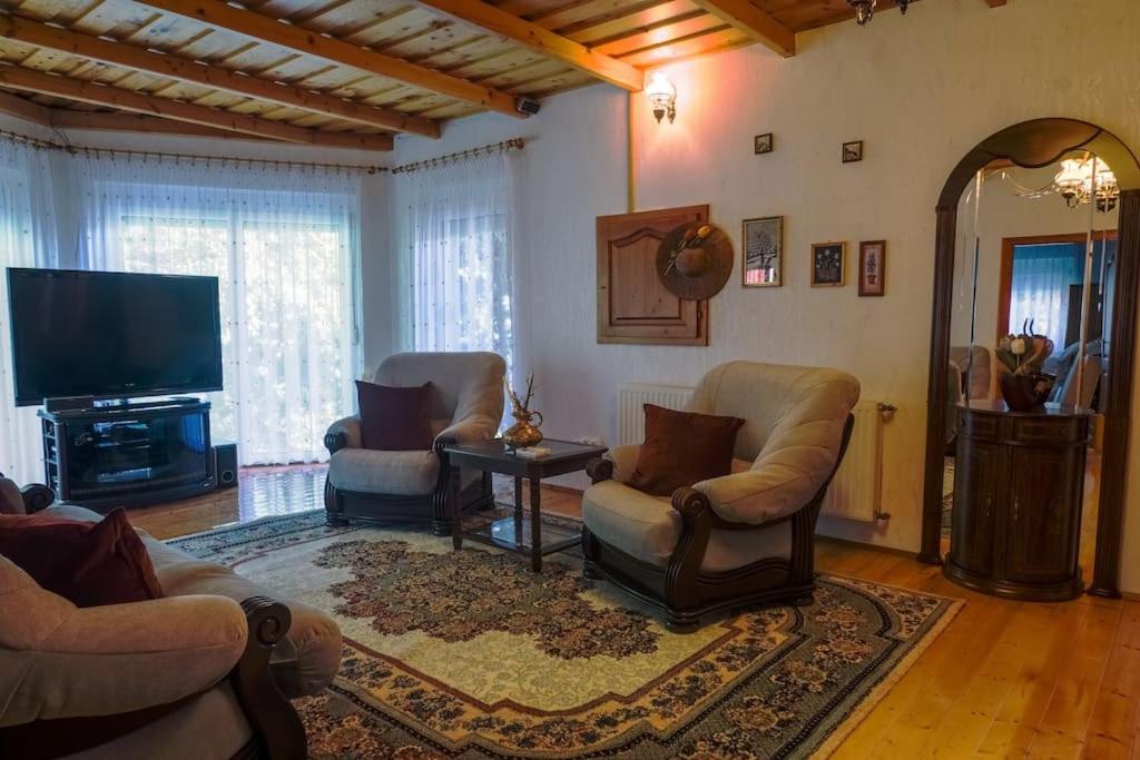 Three-Bedroom House photo 1