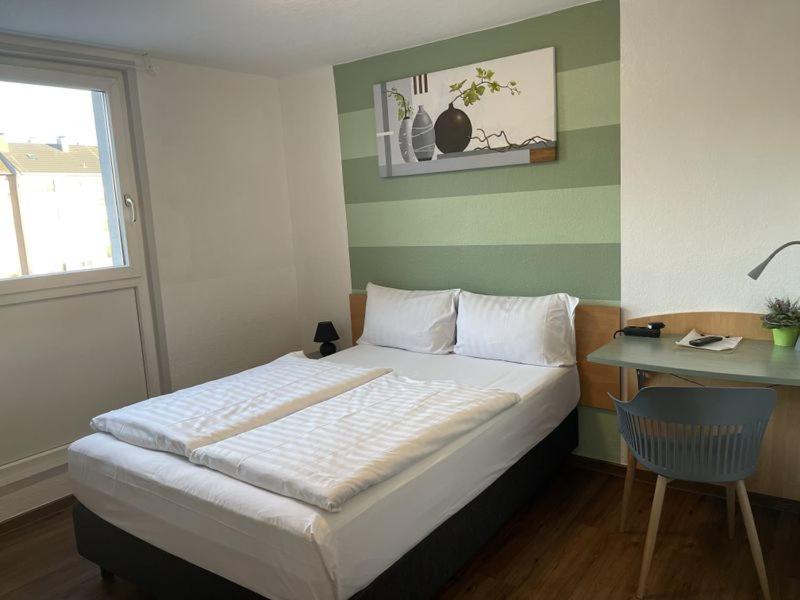 Double or Twin Room - Photo 4