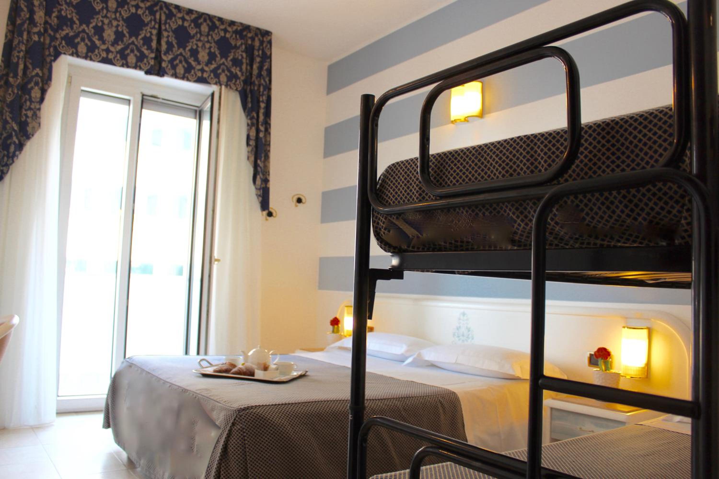 Standard Quadruple Room - Photo 2