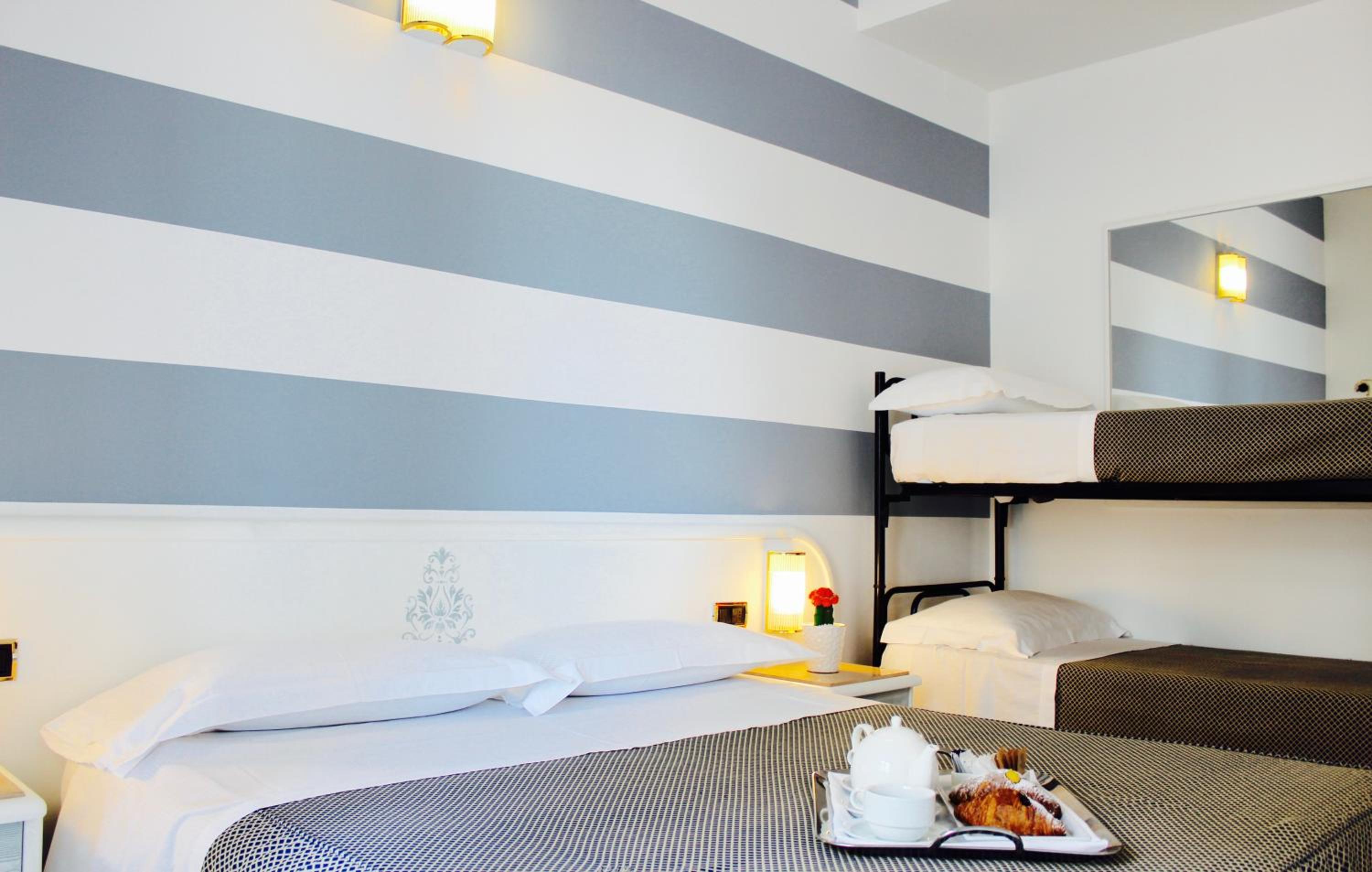 Standard Quadruple Room - Photo 3