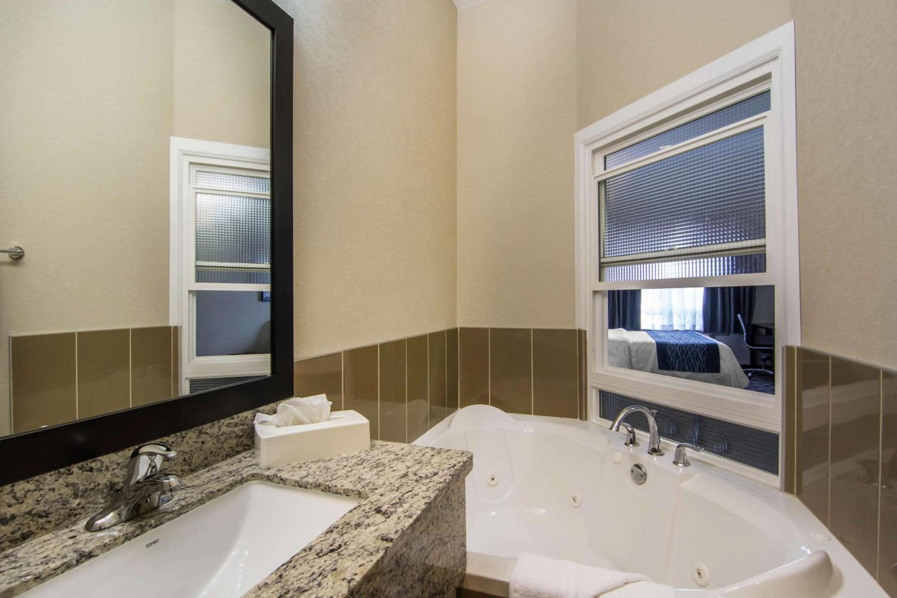 King Room with Spa Bath - Non-Smoking