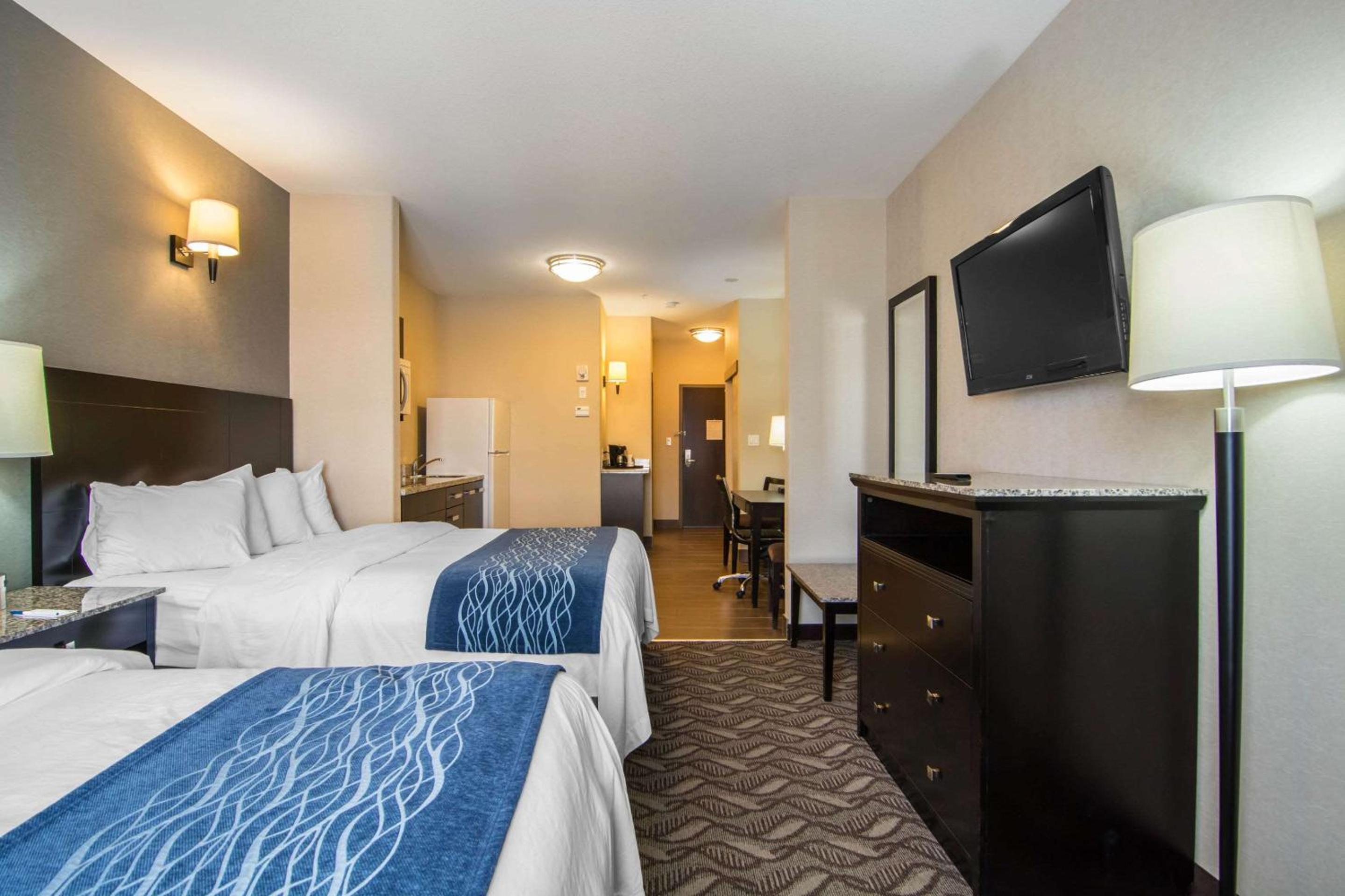 Queen Suite with Two Queen Beds - Non-Smoking