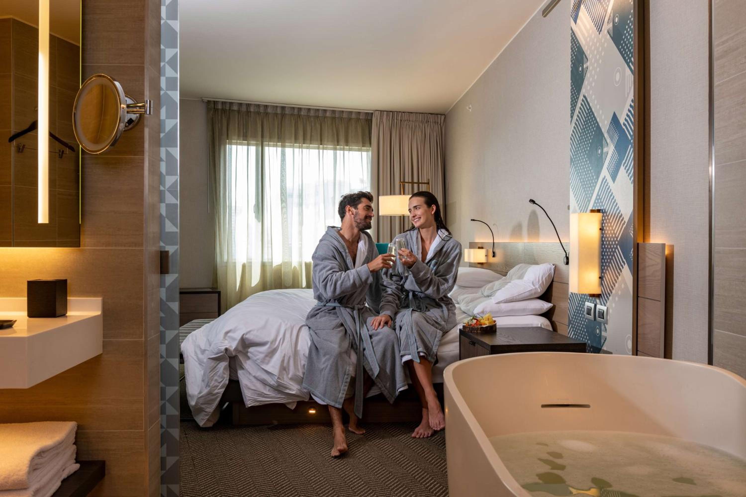 Junior King Suite photo 3