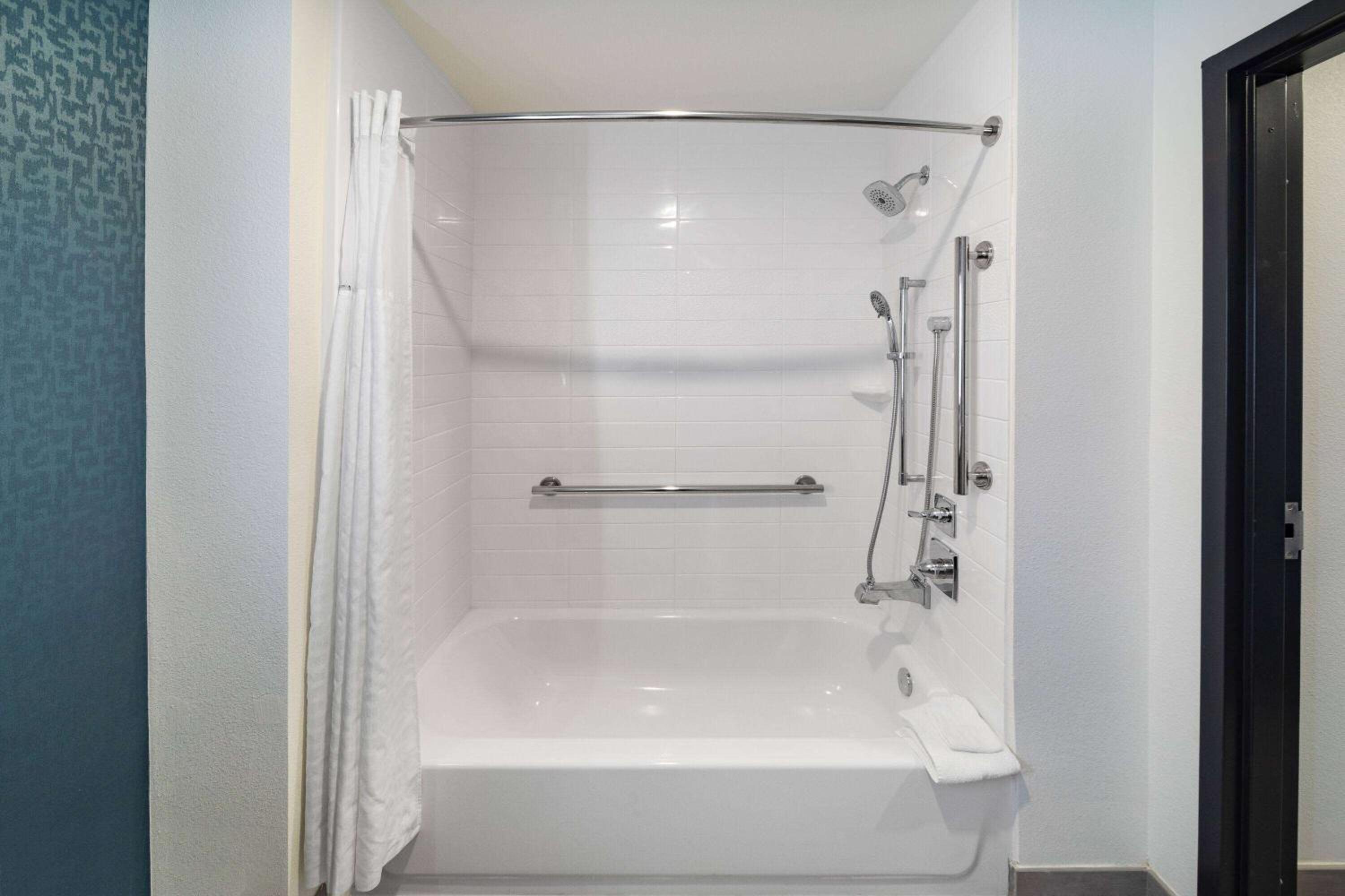 King Room with Bath Tub - Mobility/Hearing Accessible - Non-Smoking - Photo 3