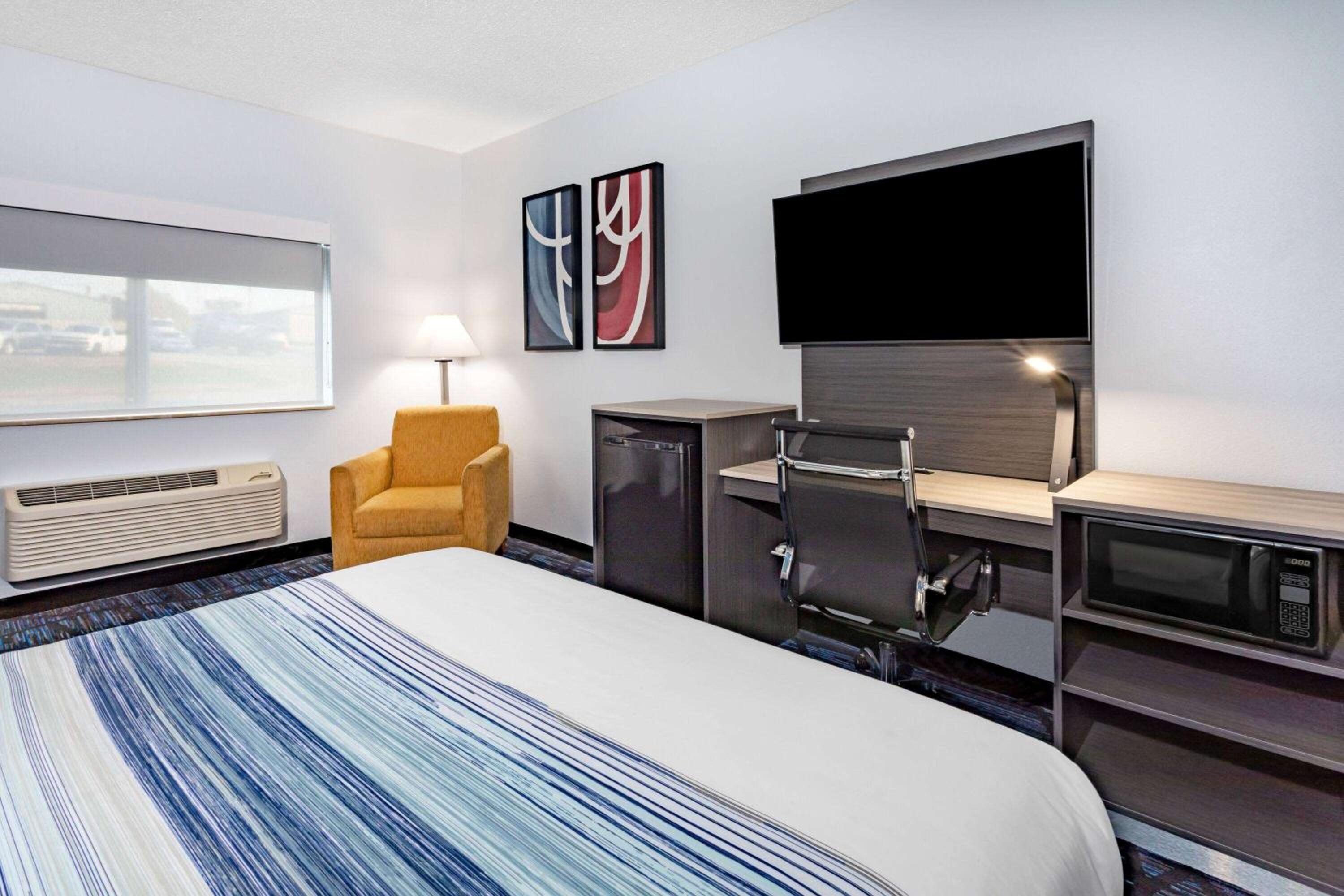 King Room - Non-Smoking - Photo 1