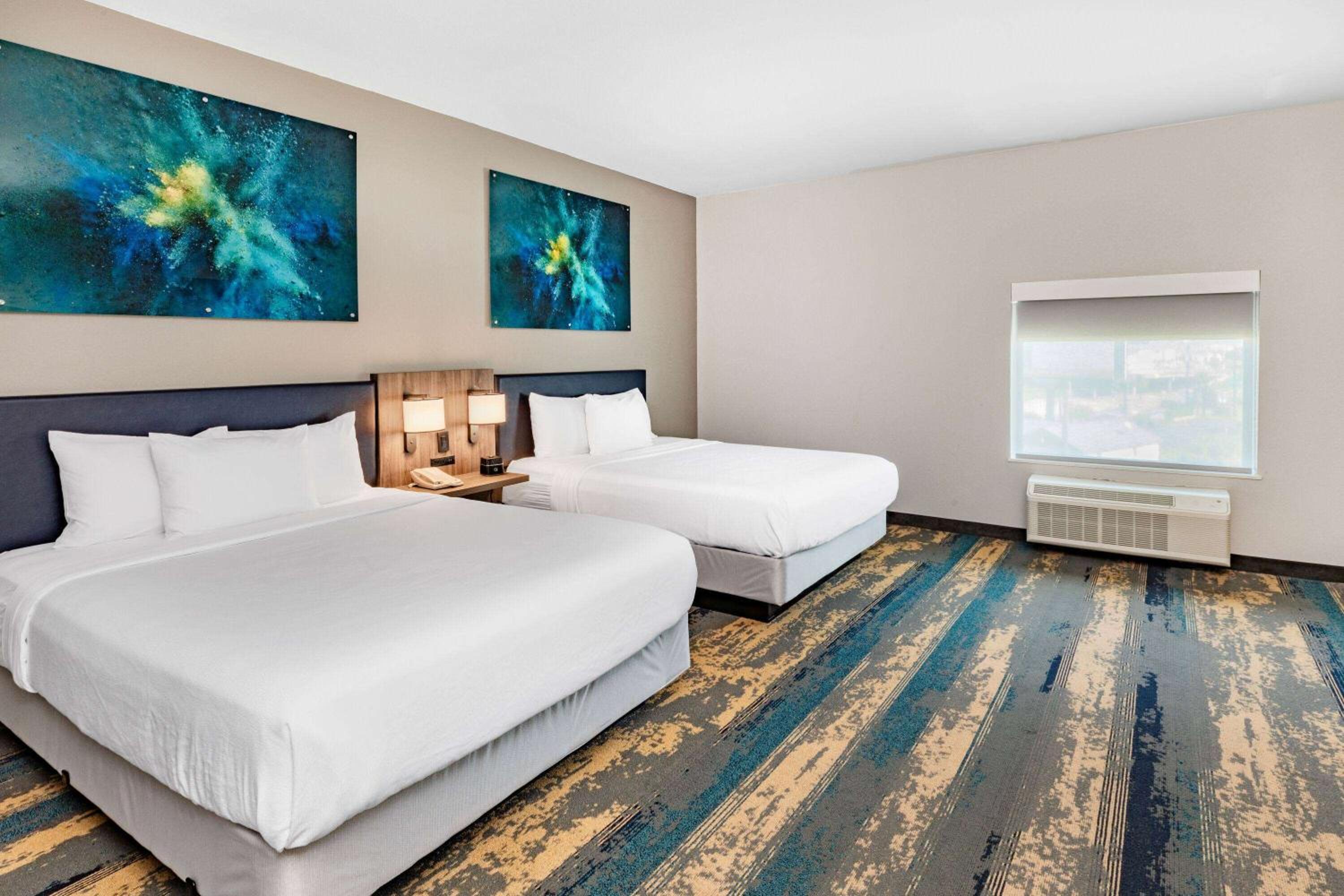2 Queen Beds, Mobility Accessible Room, Bathtub w/ Grab Bars, Non-Smoking - Photo 3