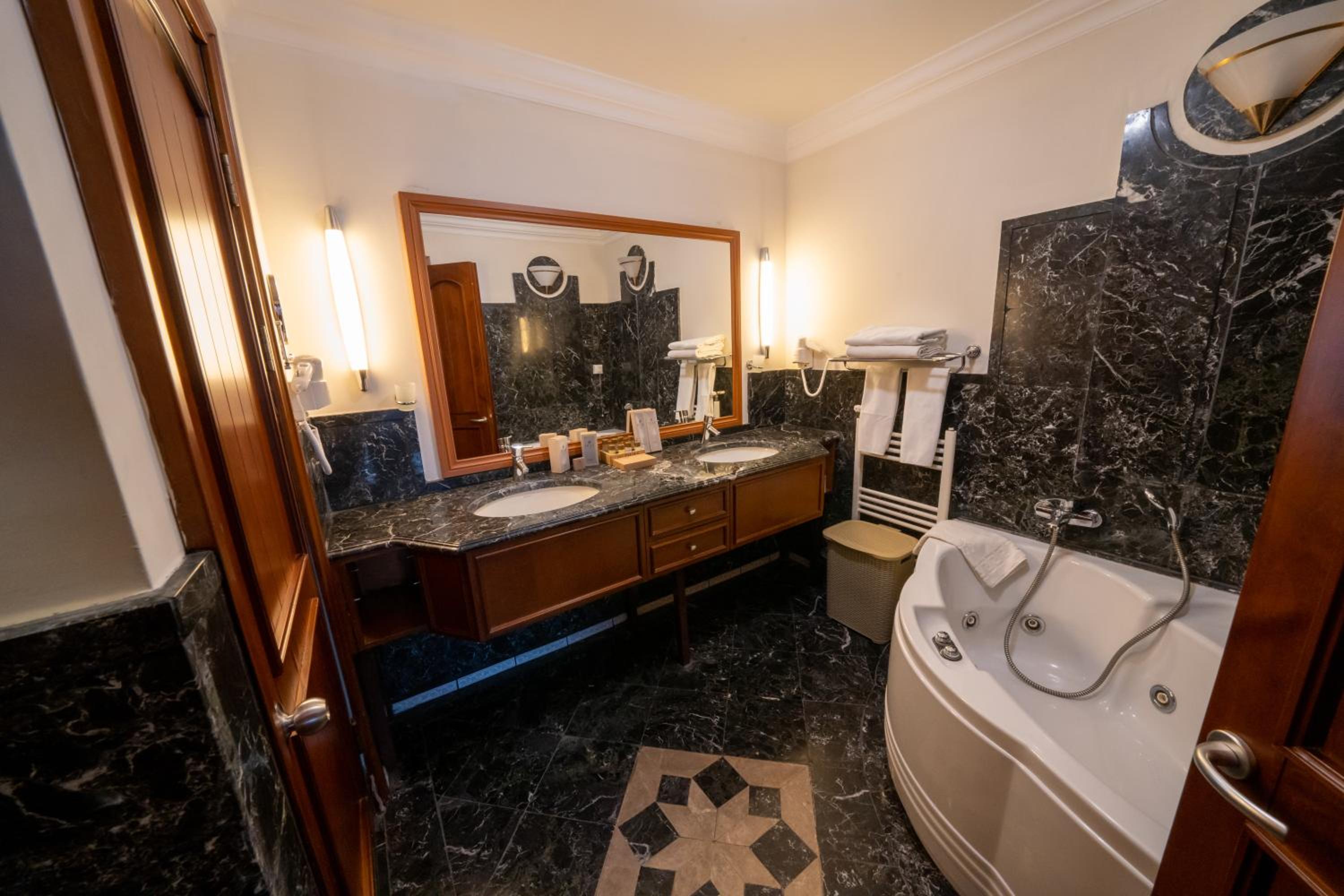 King Suite photo 3