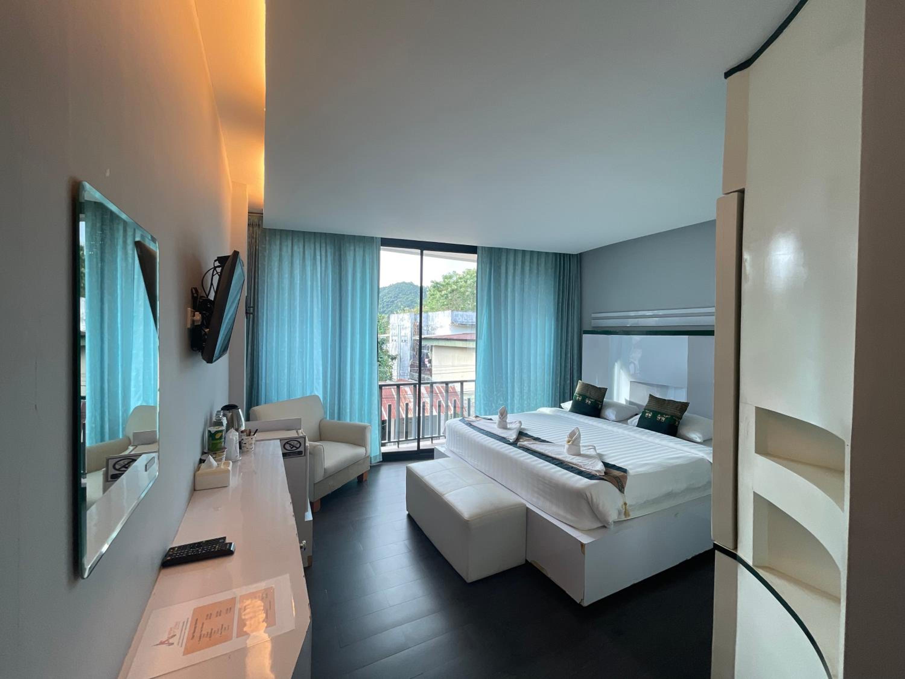 Deluxe Double or Twin Room - Photo 19