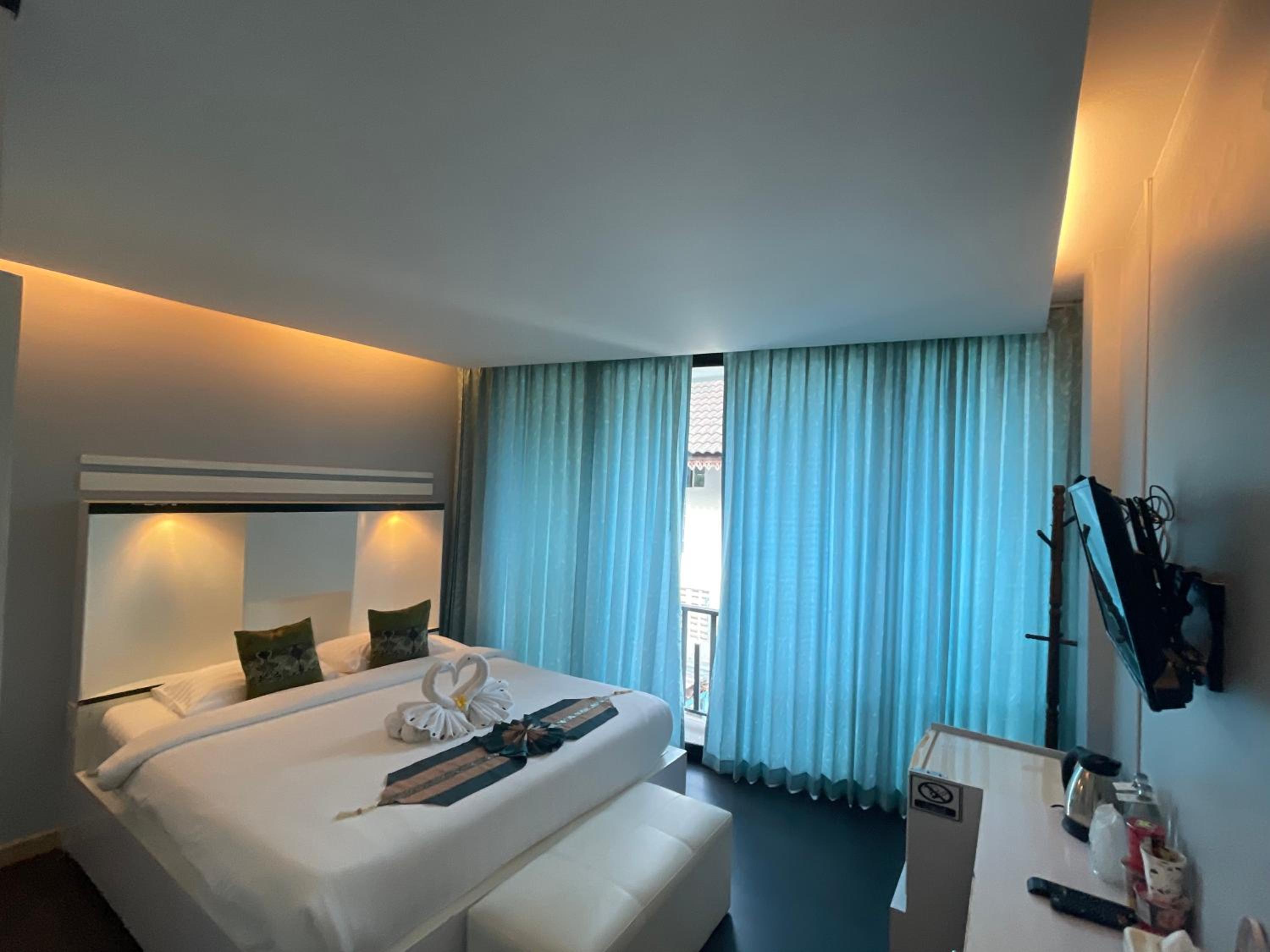 Deluxe Double or Twin Room - Photo 21