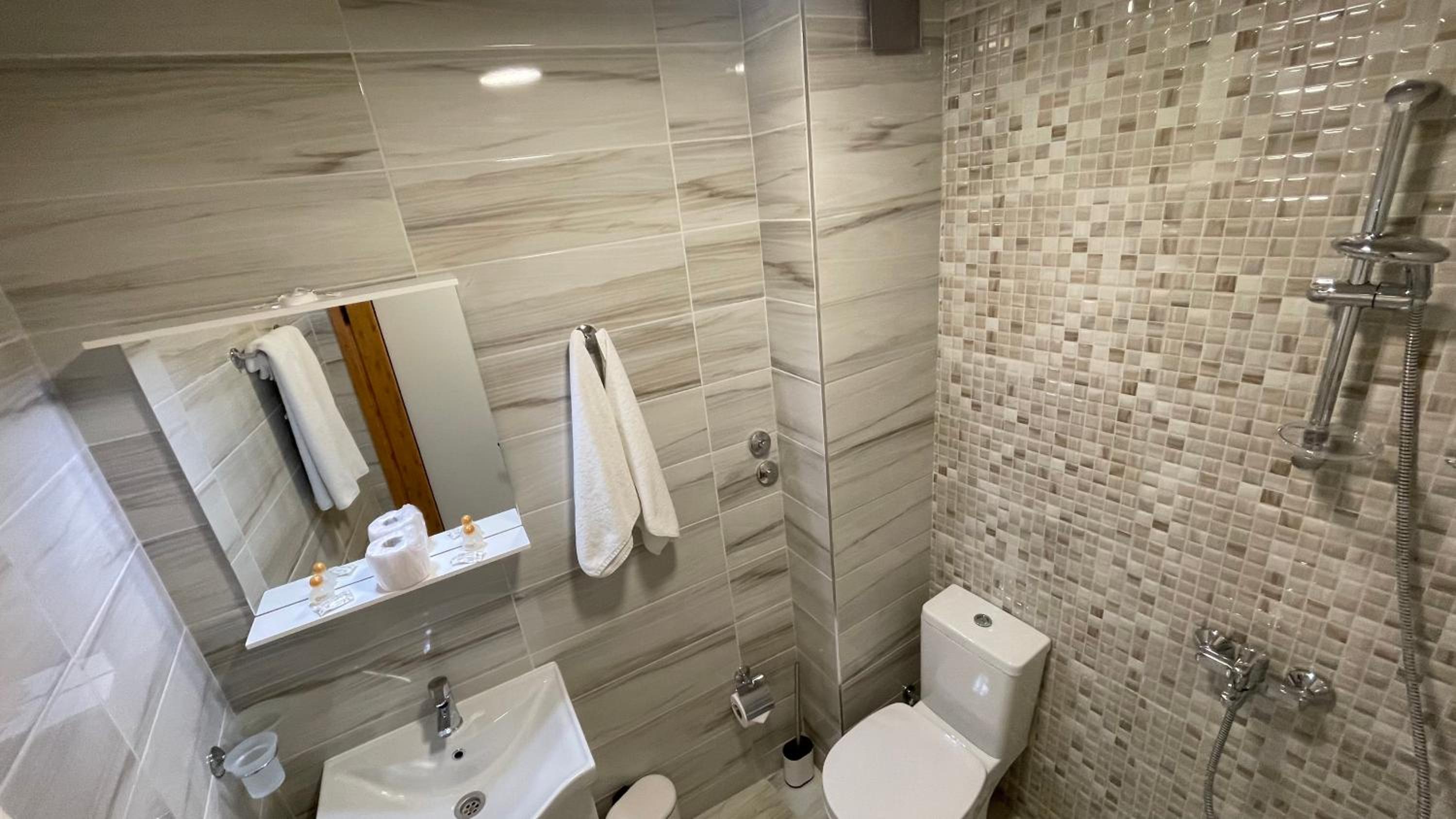 Standard Double Room - Photo 30