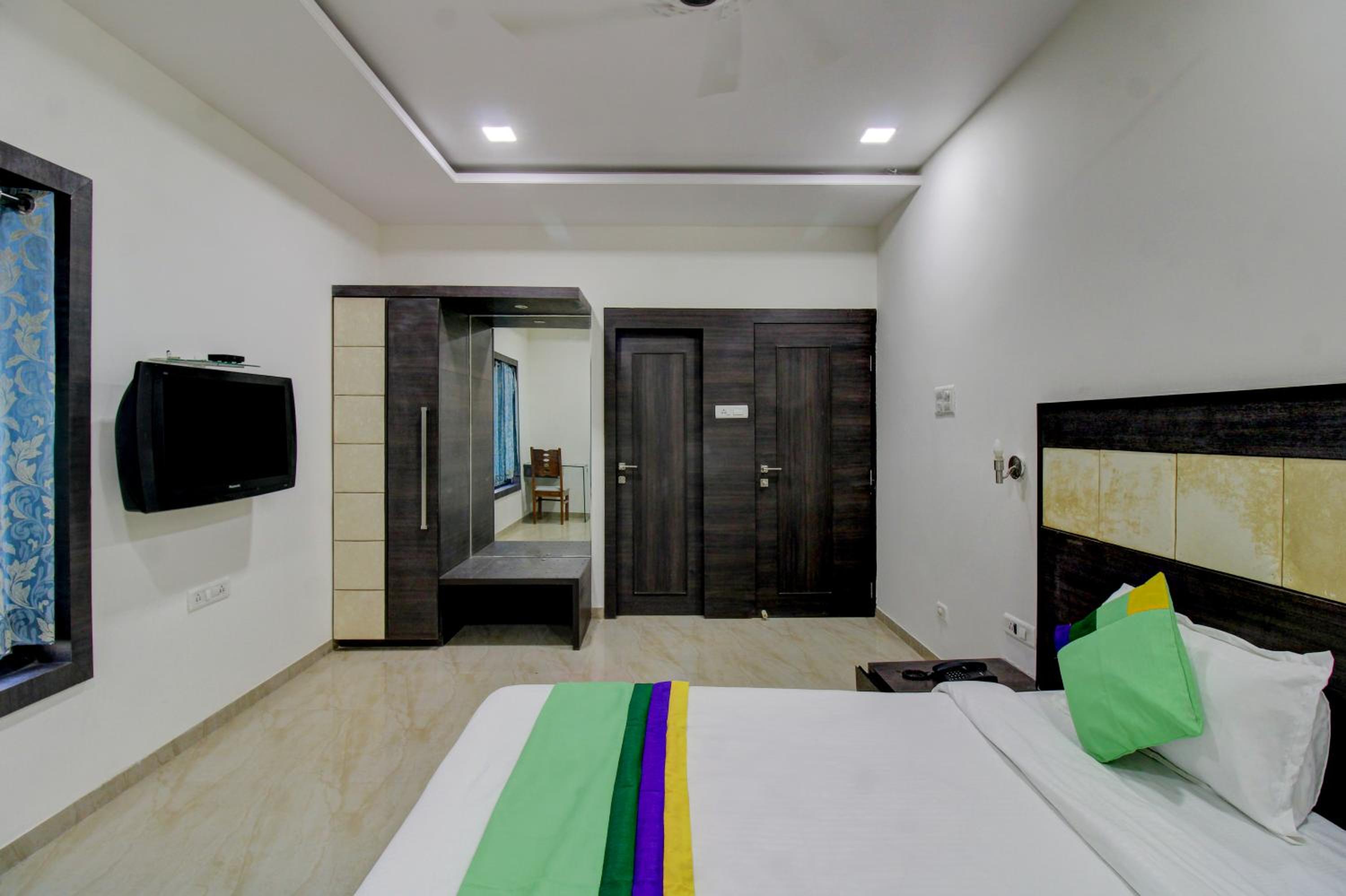 Deluxe Double Room photo 2