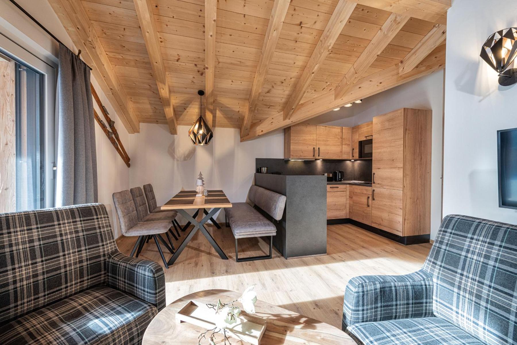 Penthouse Apartment with 2 bedrooms and balcony photo 1