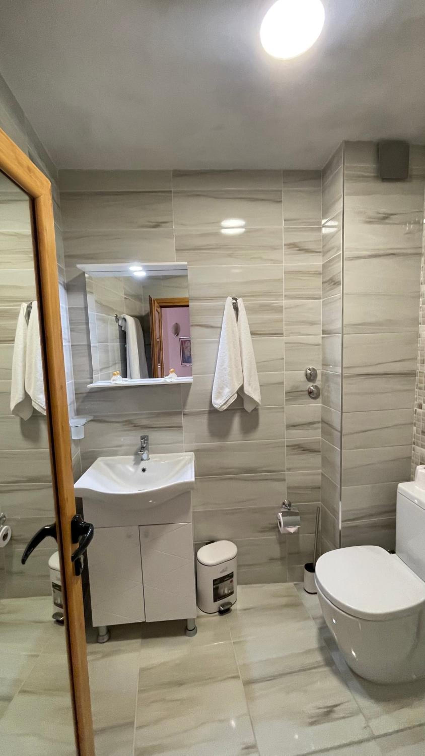 Standard Double Room - Photo 16