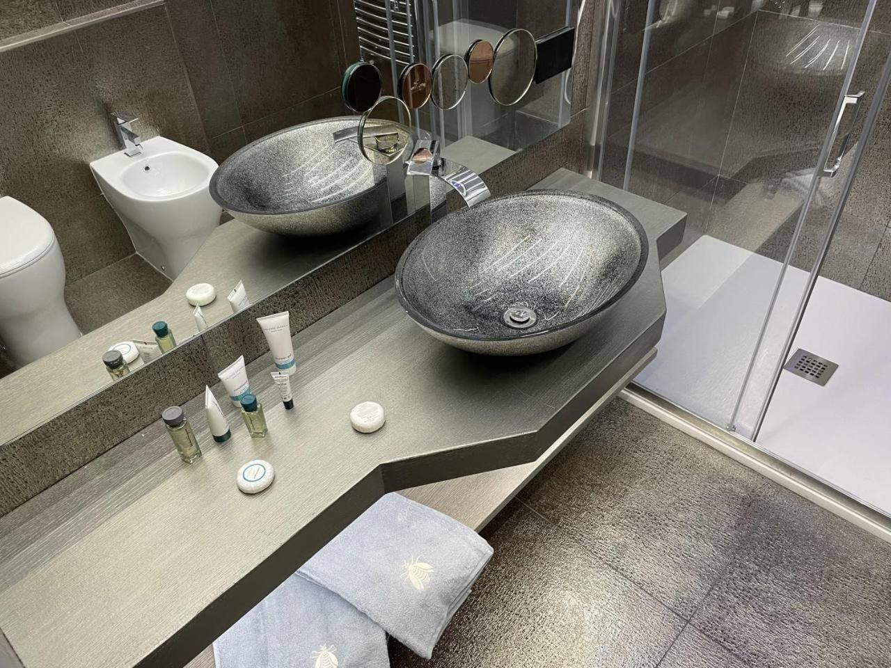 Double Room with Spa Bath photo 2