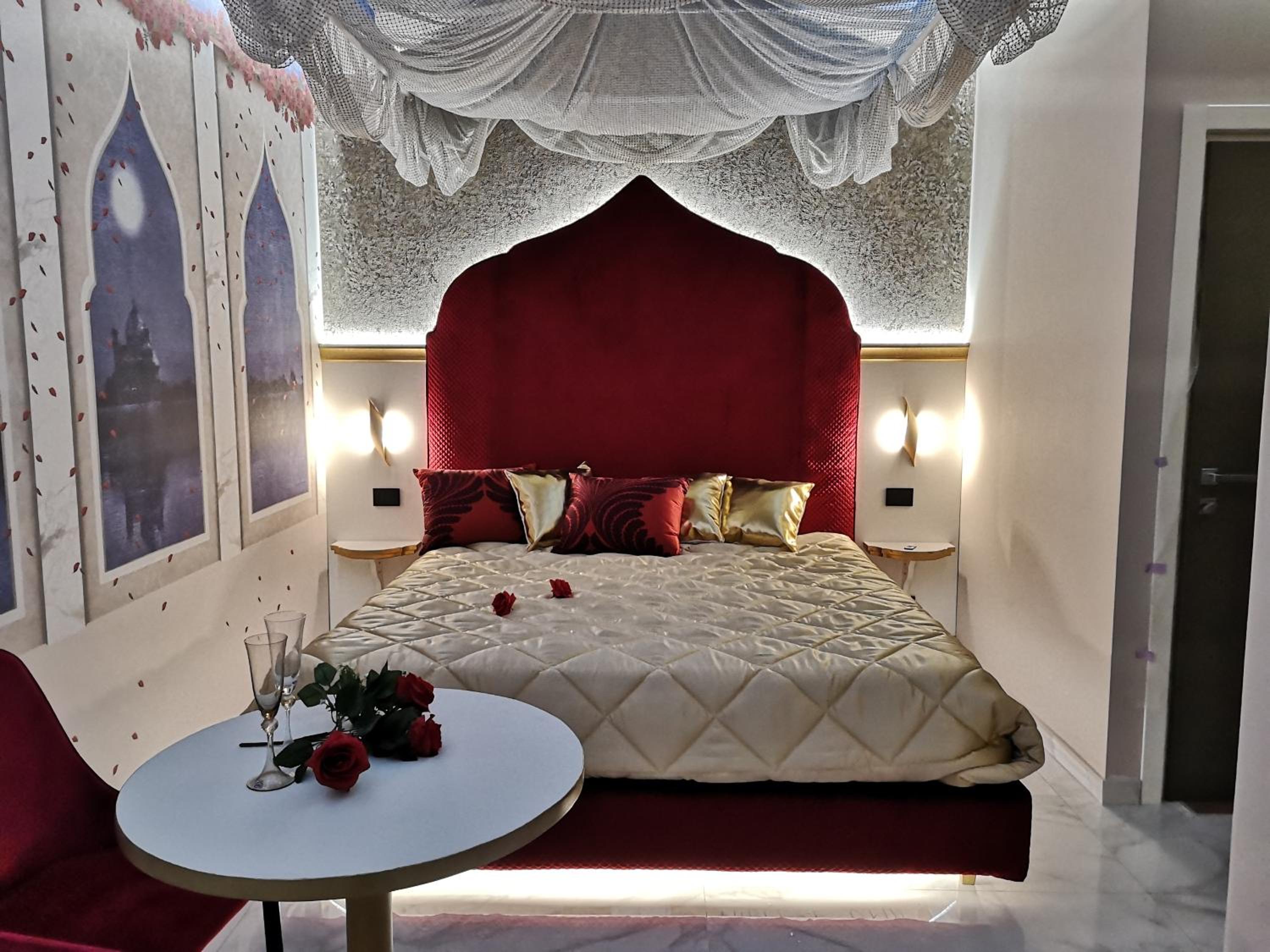 Double Room with Spa Bath - Photo 1