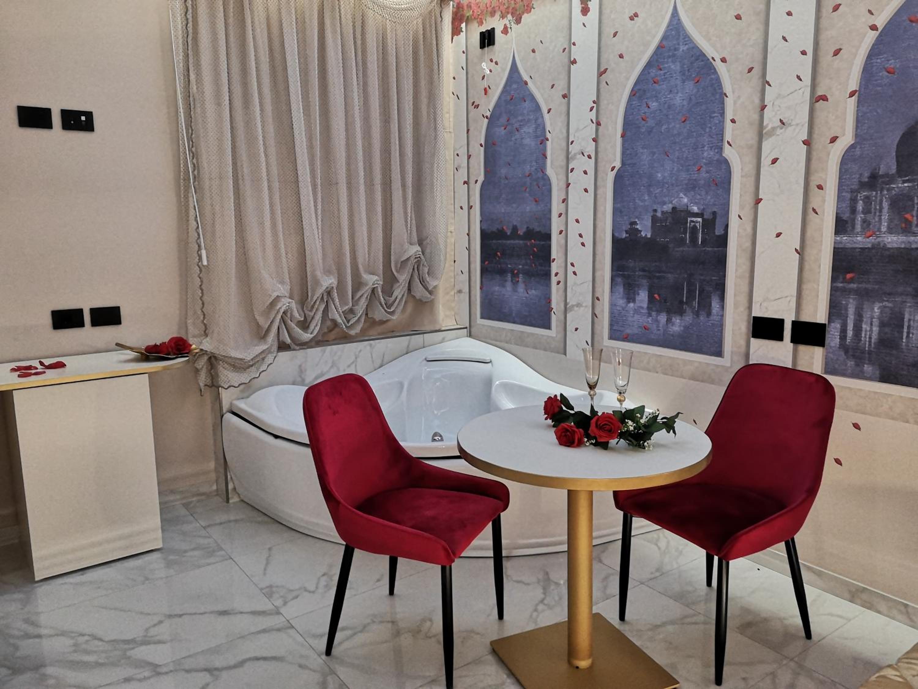 Double Room with Spa Bath - Photo 2