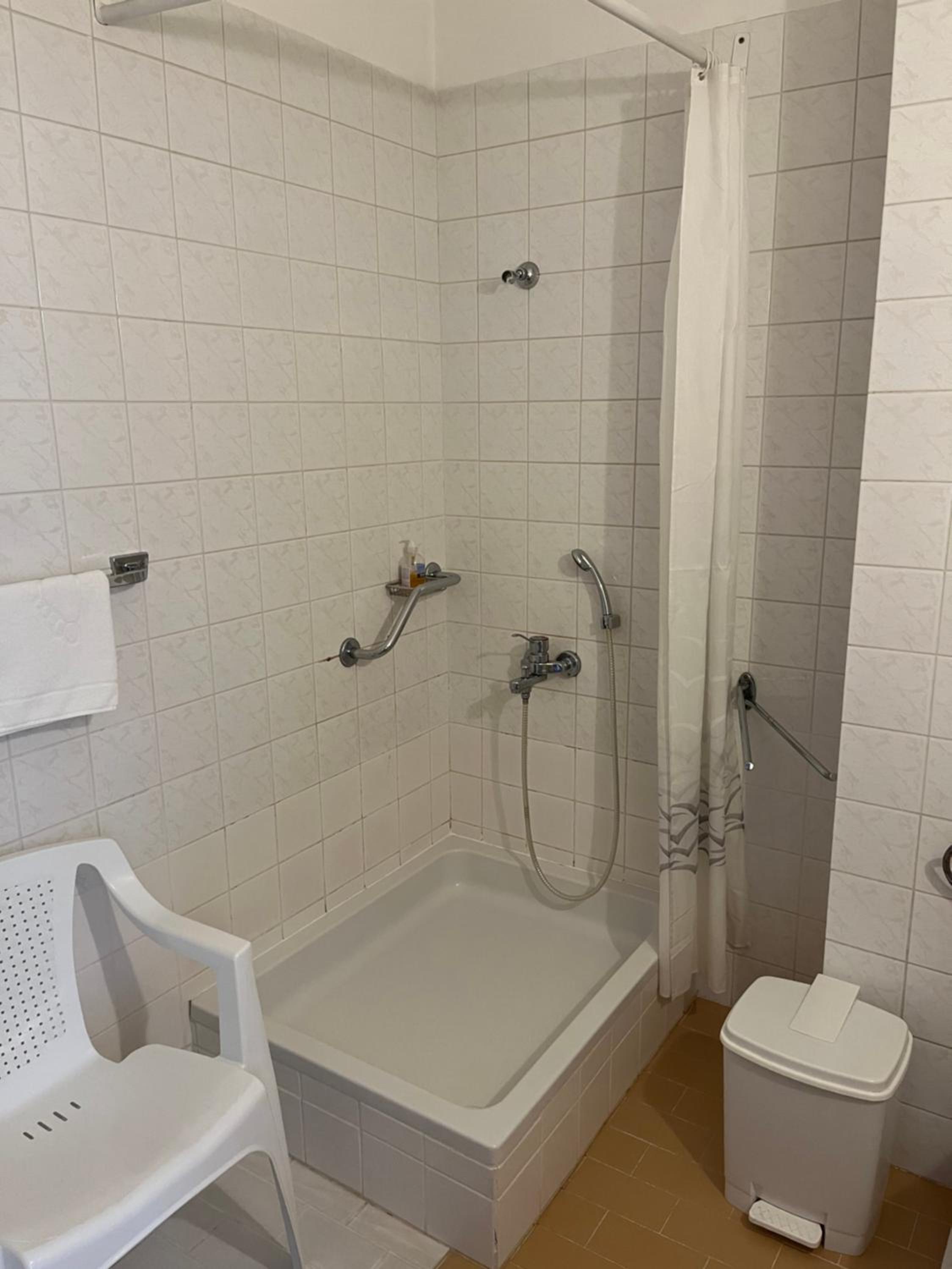 Double or Twin Room - Disability Access - Photo 4