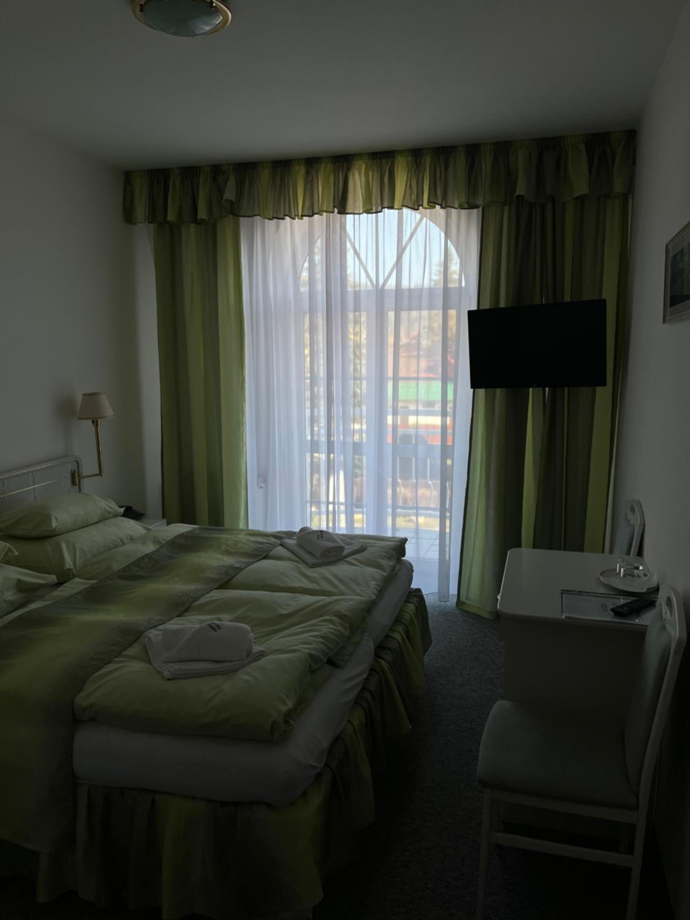 Double or Twin Room with Balcony - Photo 3