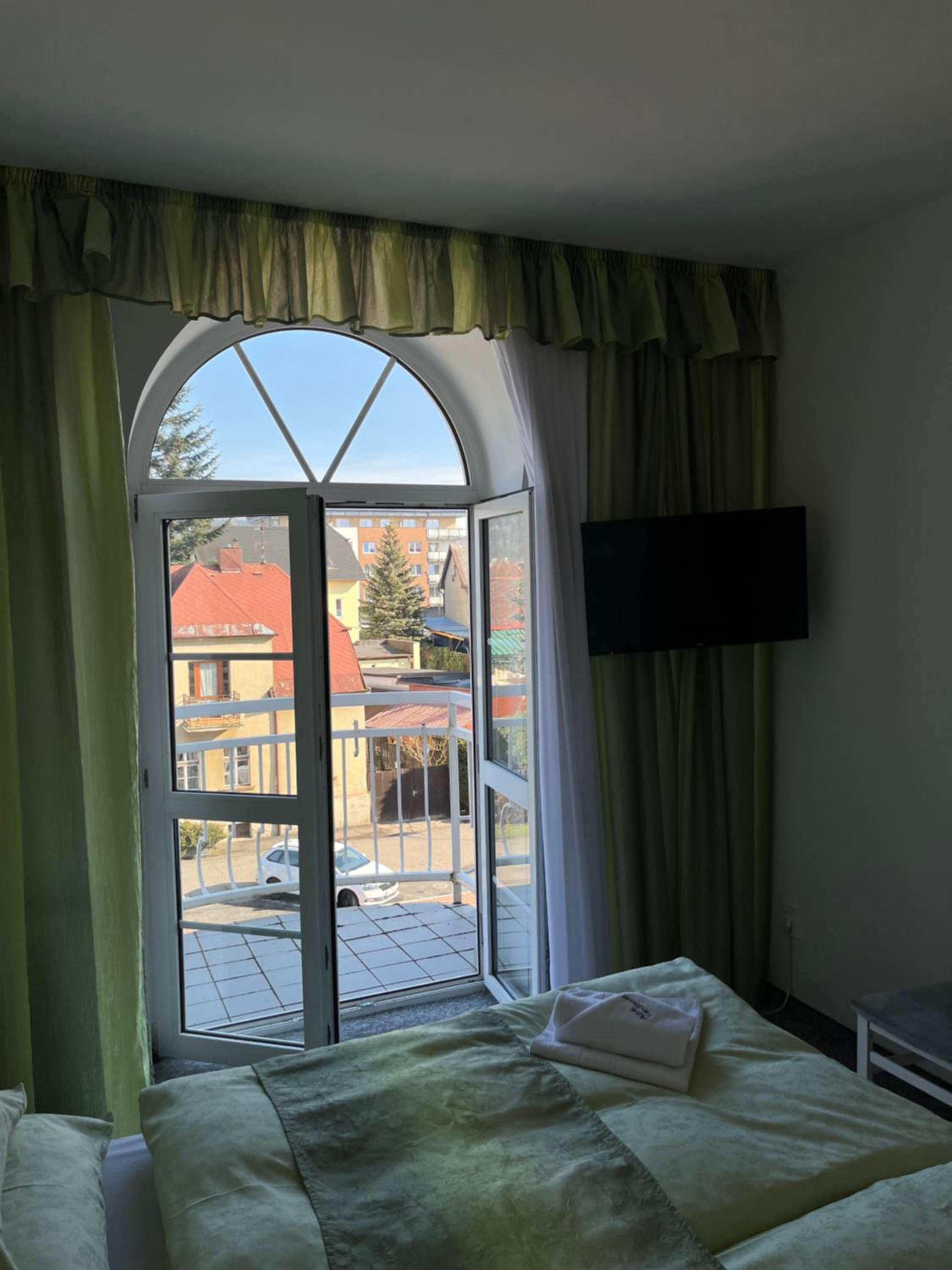 Double or Twin Room with Balcony - Photo 6