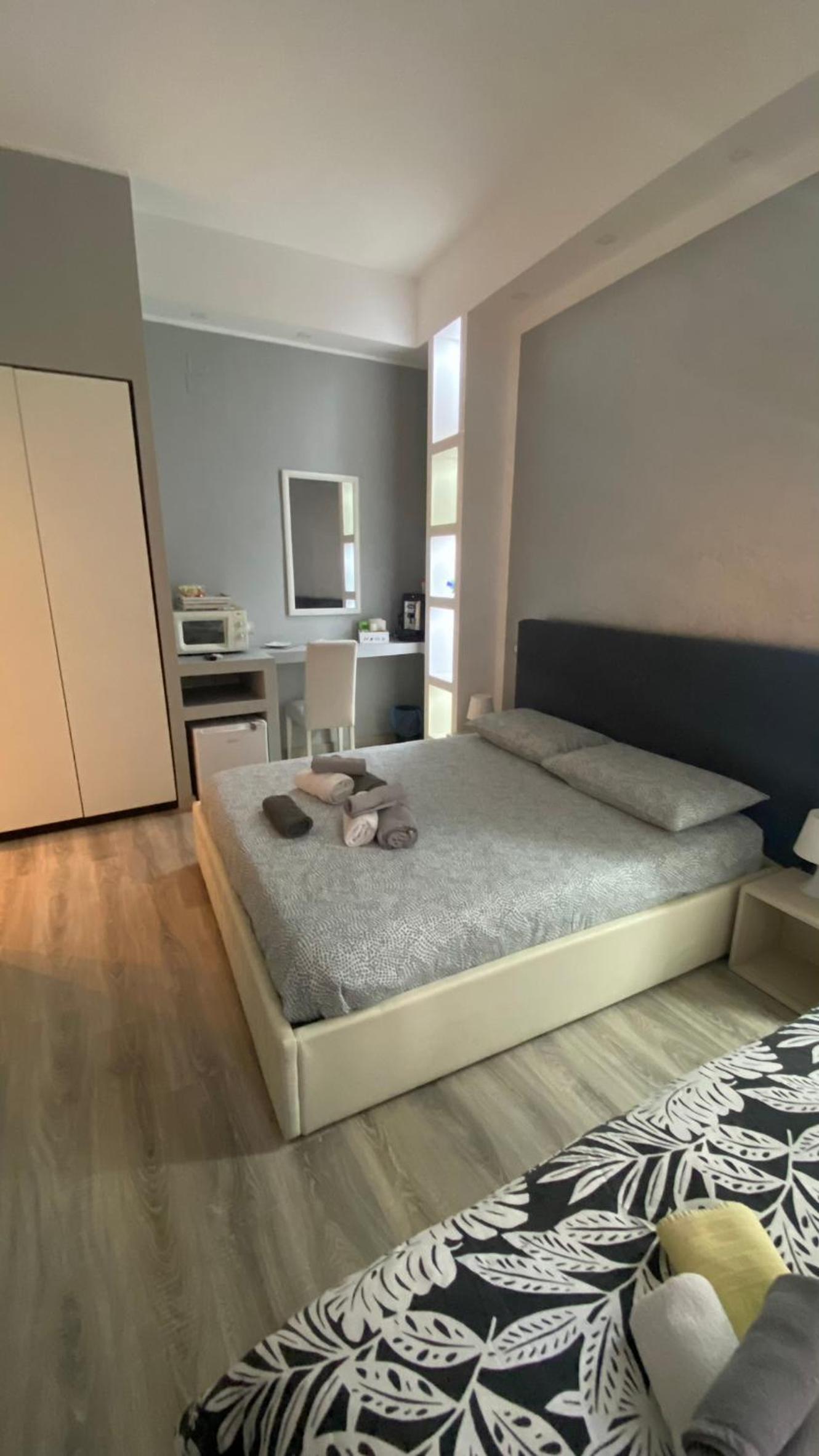 Deluxe Double Room with Extra Bed - Photo 11