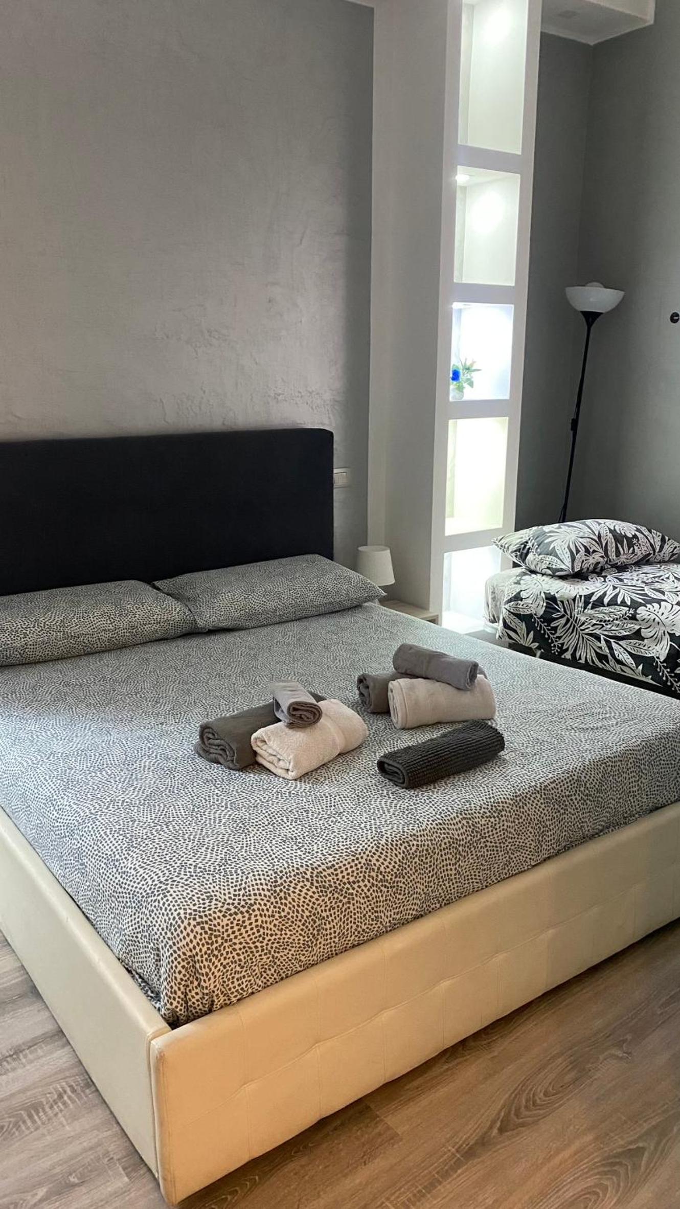 Deluxe Double Room with Extra Bed - Photo 2