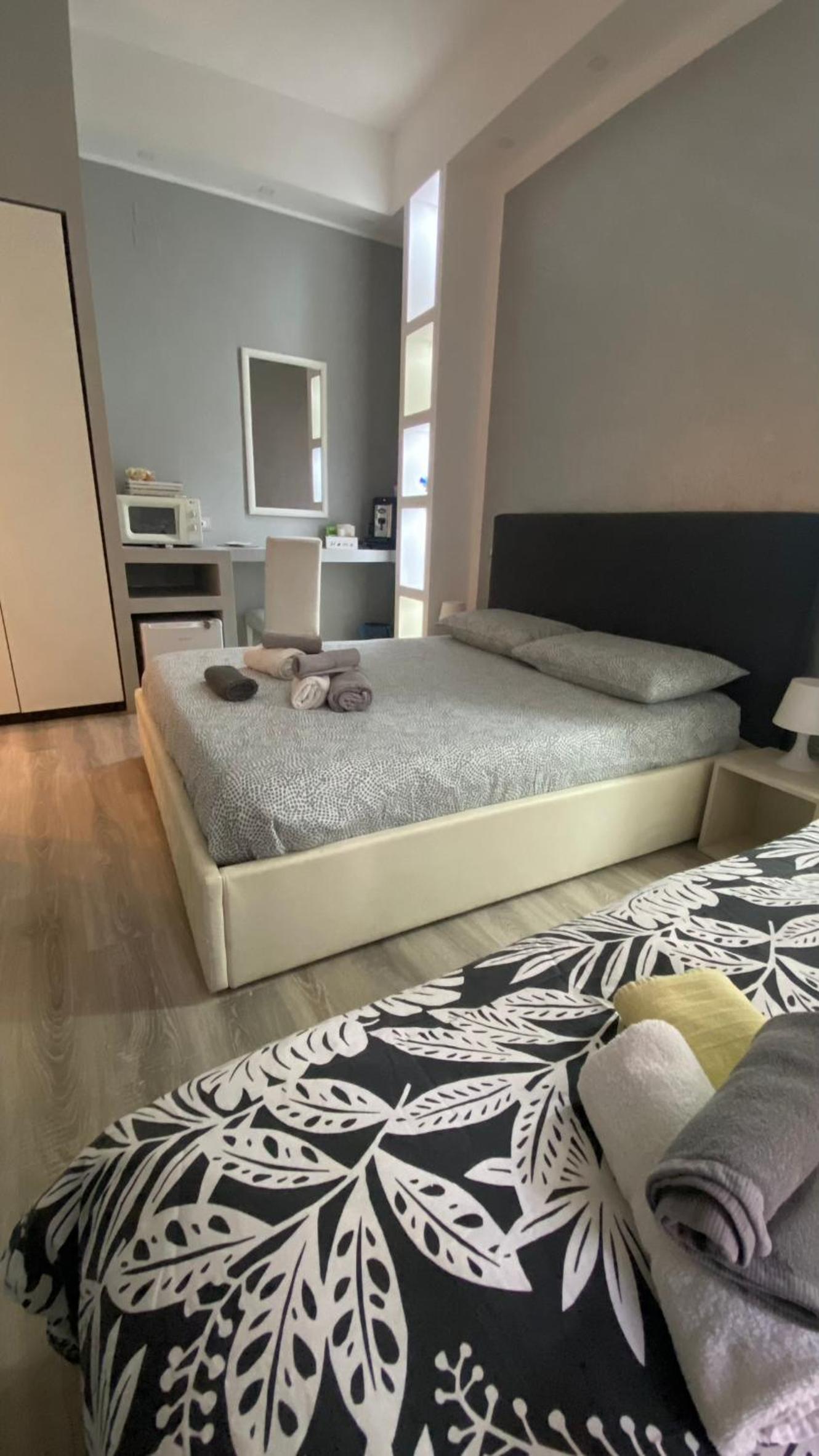 Deluxe Double Room with Extra Bed - Photo 7