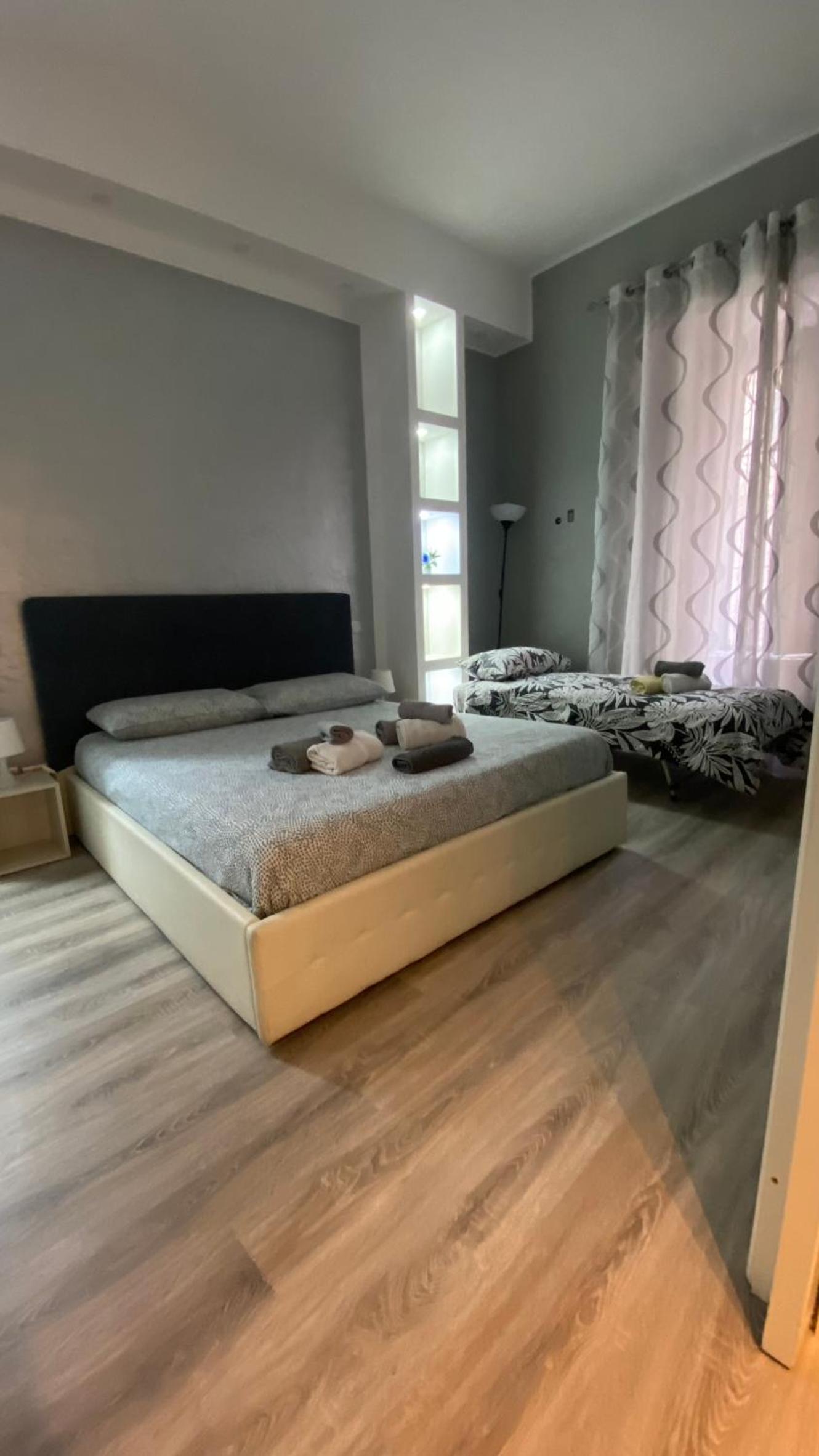 Deluxe Double Room with Extra Bed - Photo 8