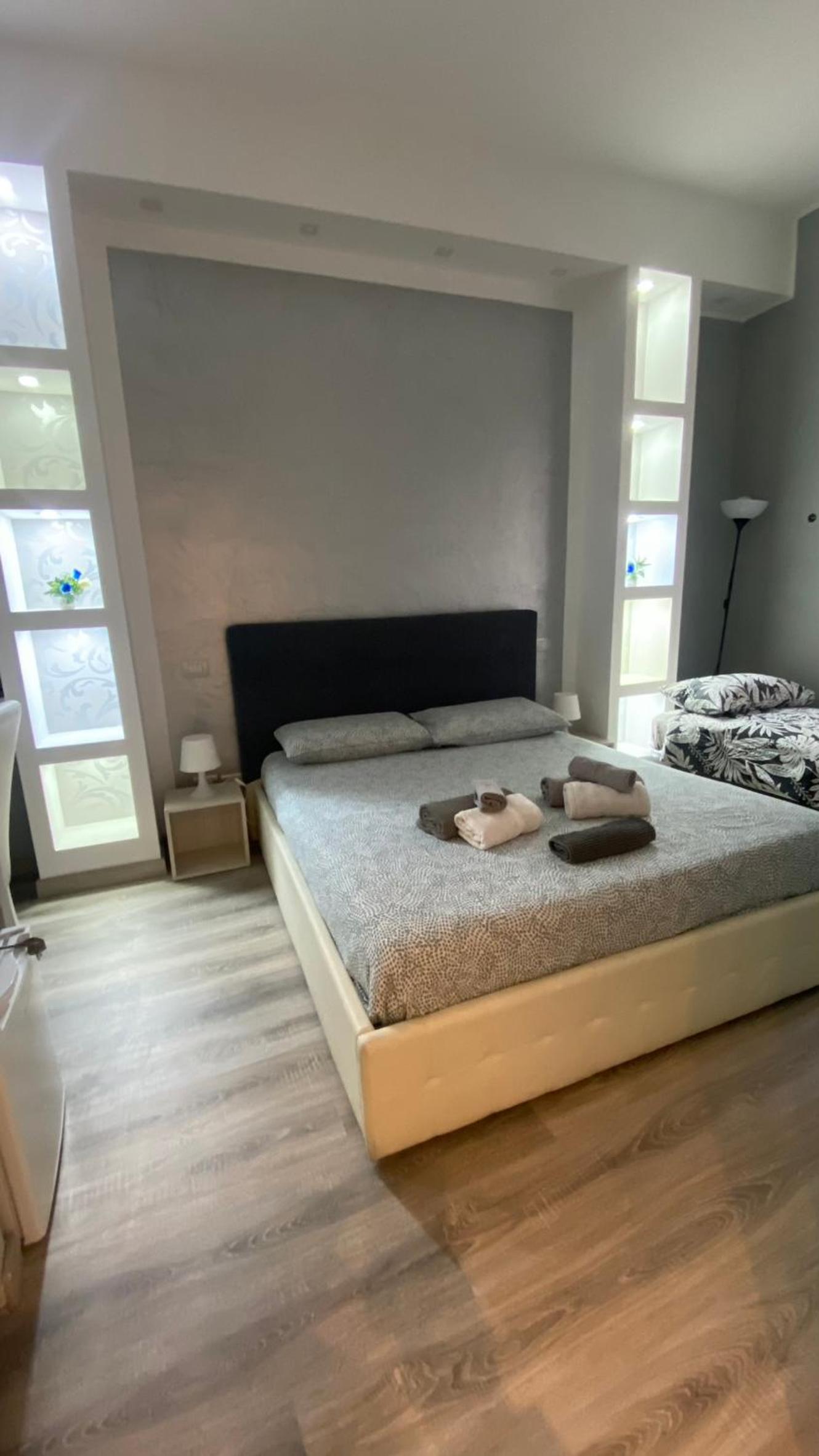 Deluxe Double Room with Extra Bed - Photo 4