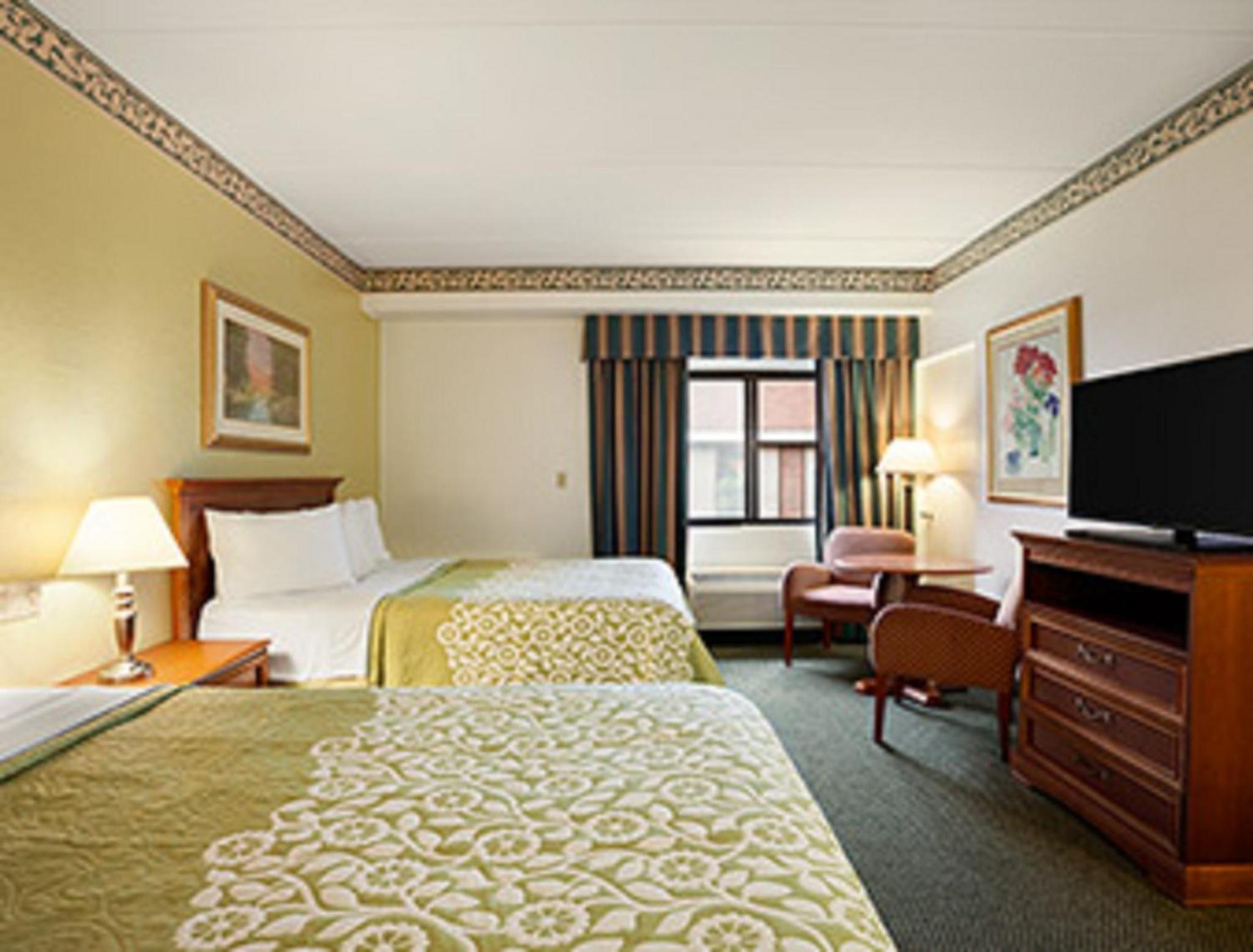 Queen Room with Two Queen Beds - Mobility Access/Non-Smoking photo 1