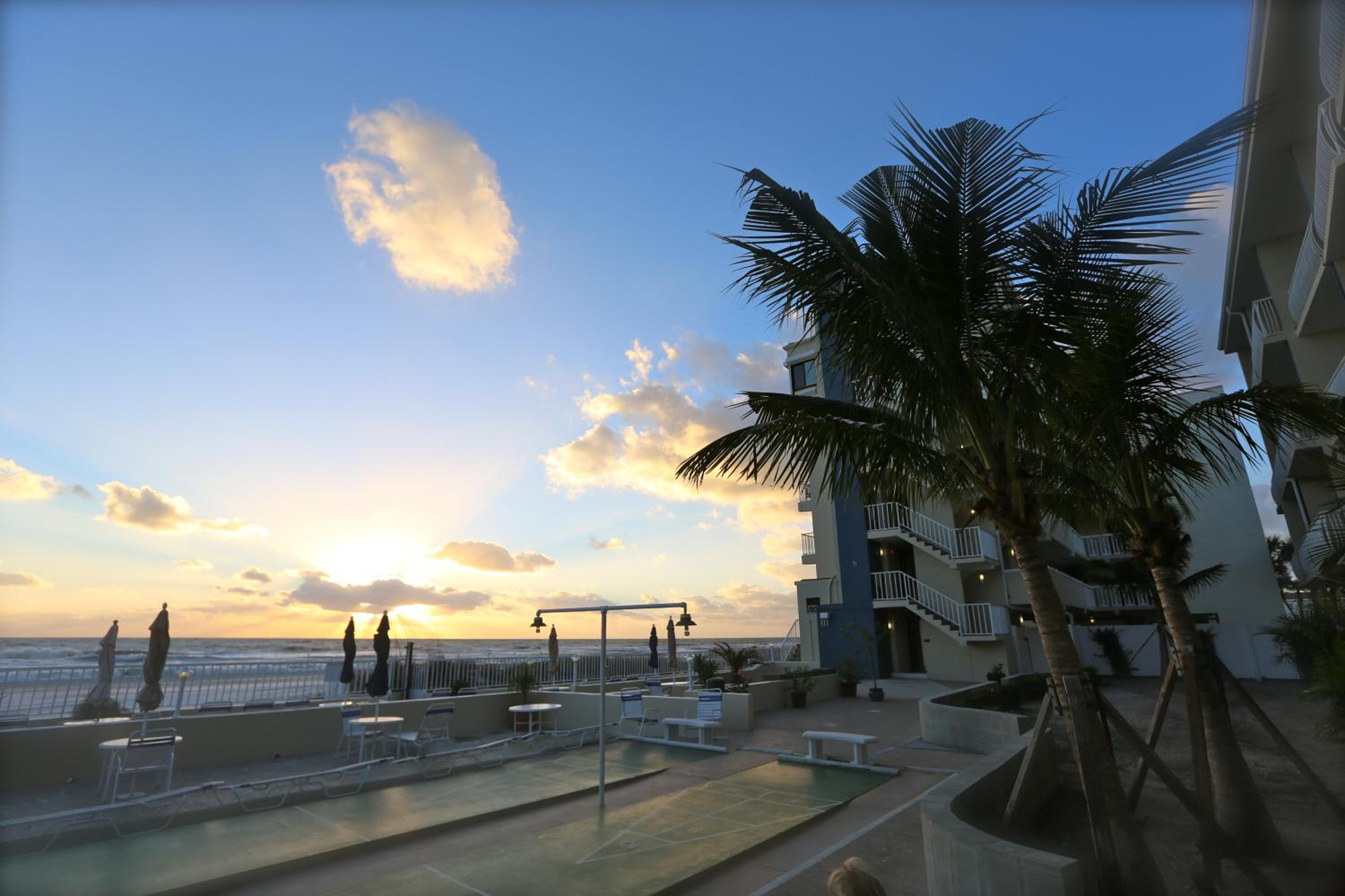 Shoreline Island Resort - Exclusively Adult, Photo 3